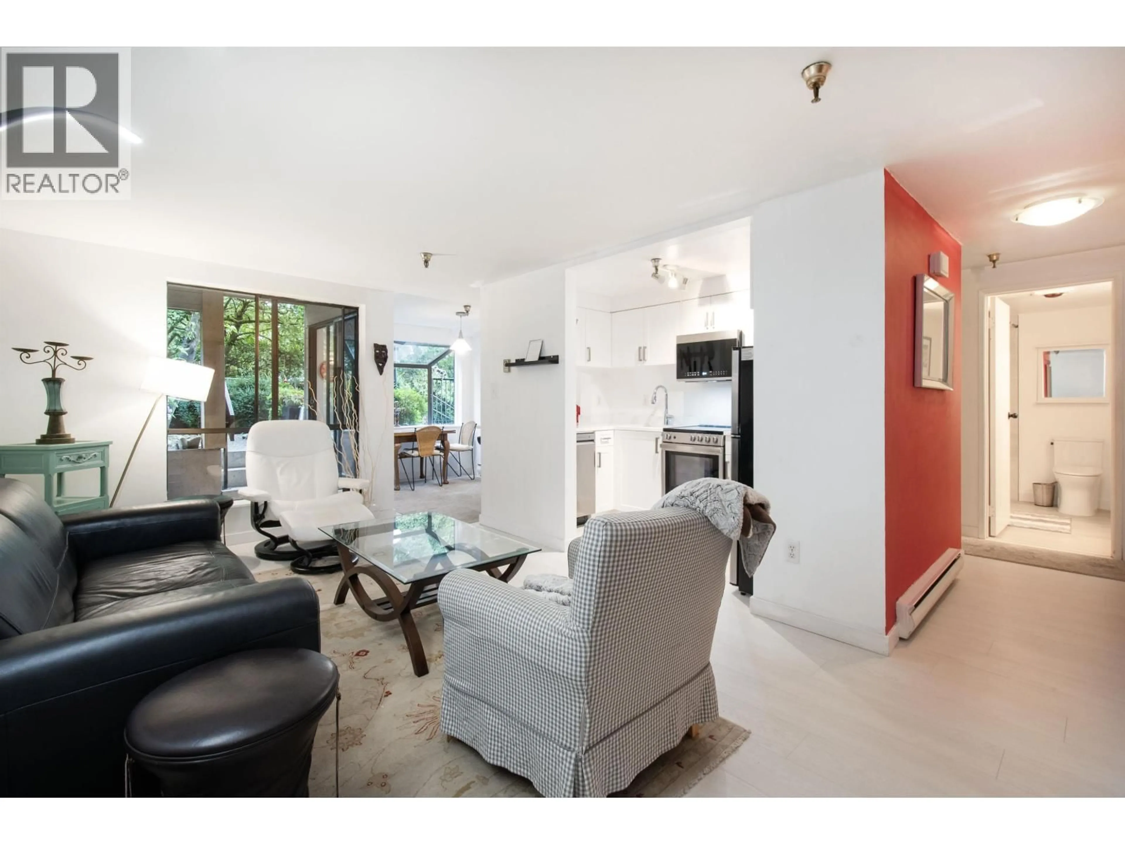 Living room with furniture, unknown for 118 - 1363 CLYDE AVENUE, West Vancouver British Columbia V7T2W9