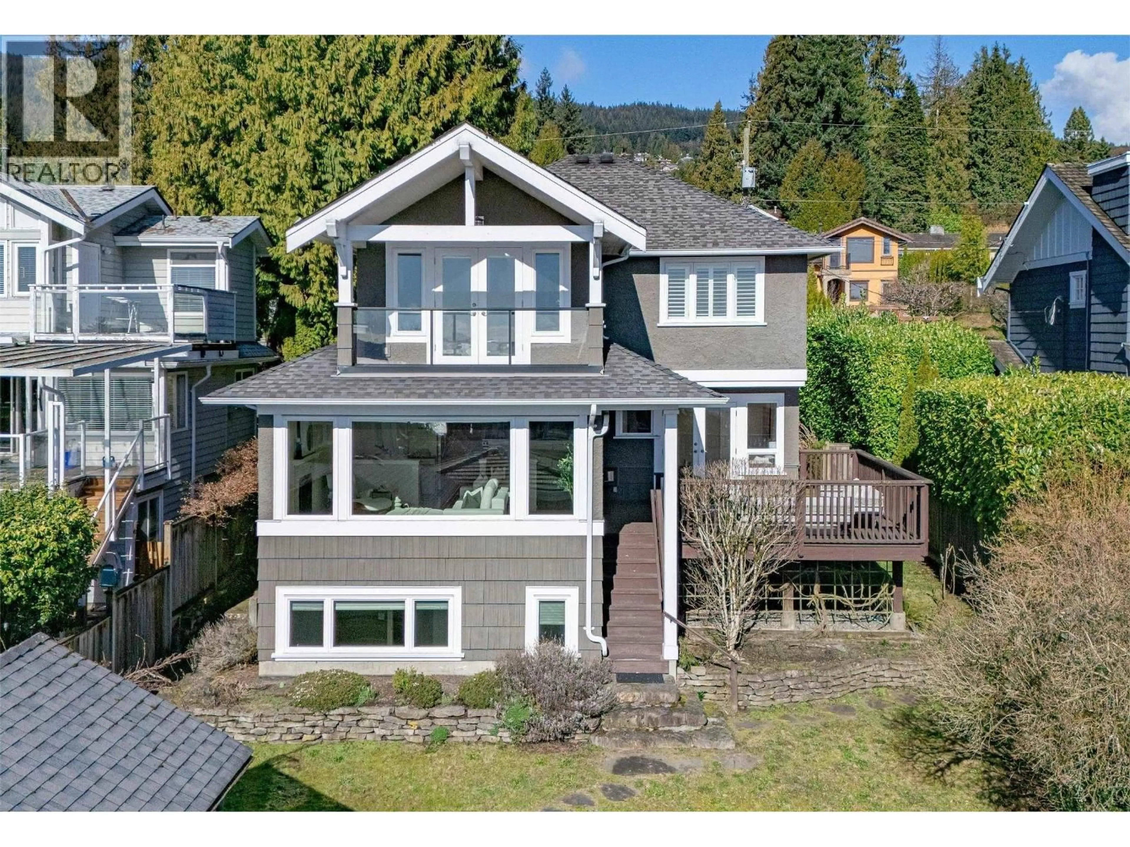 A pic from outside/outdoor area/front of a property/back of a property/a pic from drone, street for 1460 NELSON AVENUE, West Vancouver British Columbia V7T2G8