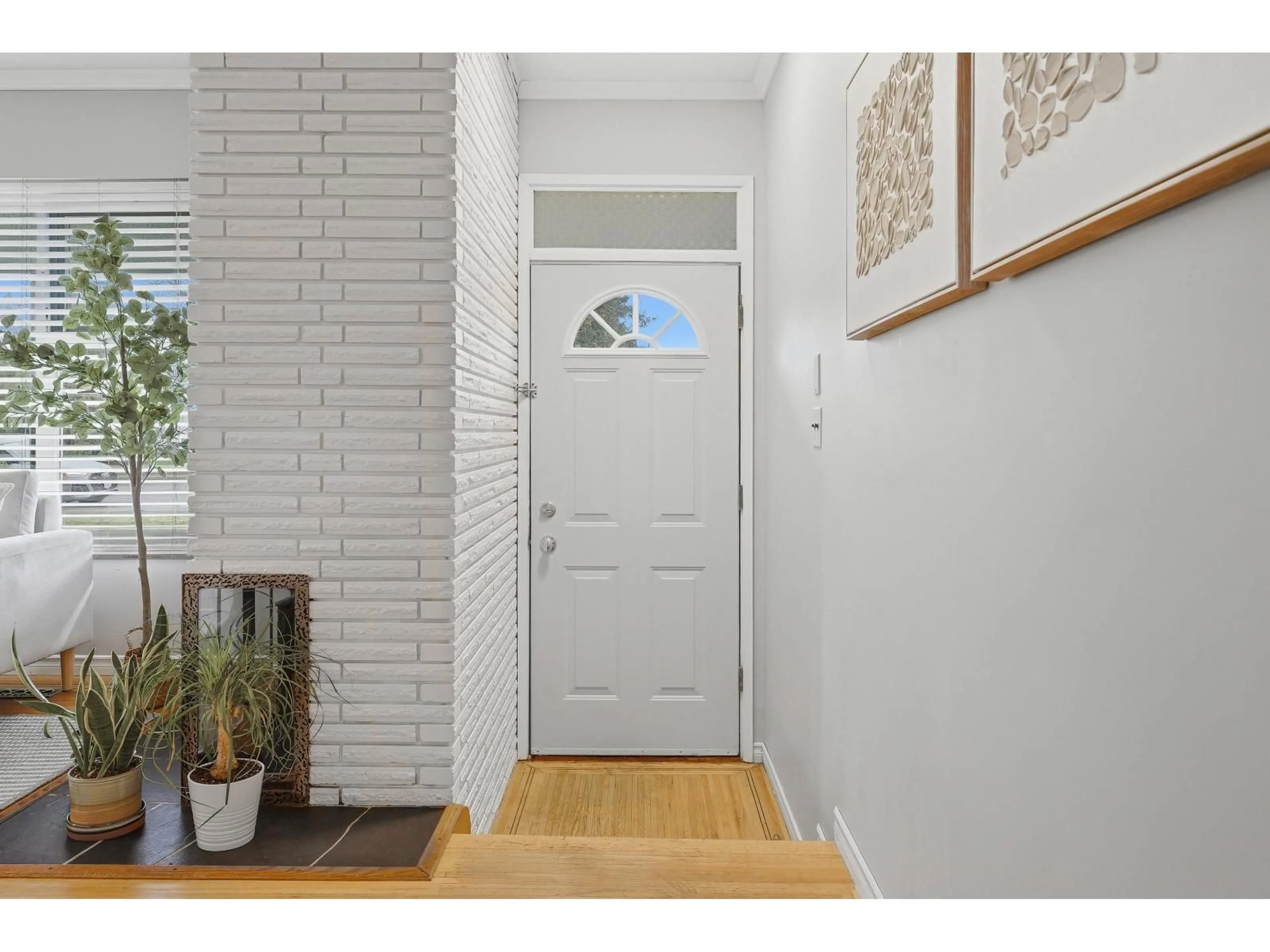 Indoor entryway for 1350 FINLAY STREET, White Rock British Columbia V4B4L2