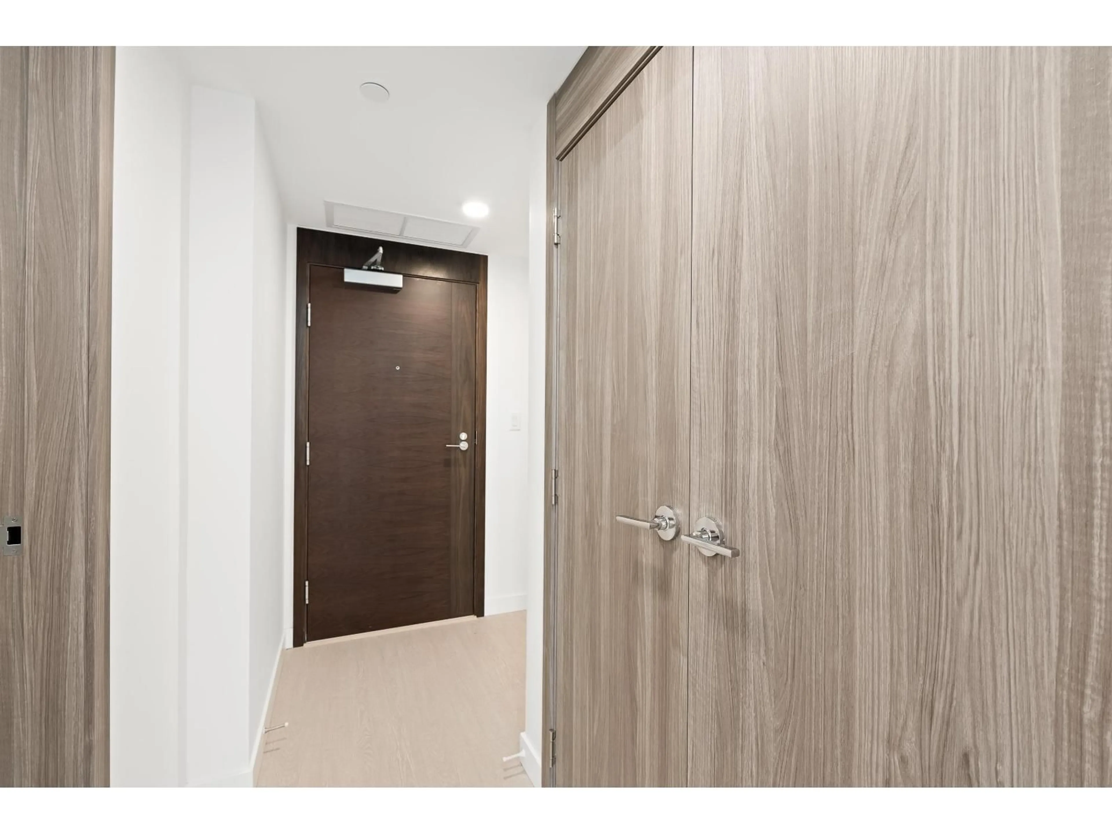 Indoor foyer for 1208 - 13778 100 AVENUE, Surrey British Columbia V3T0V3