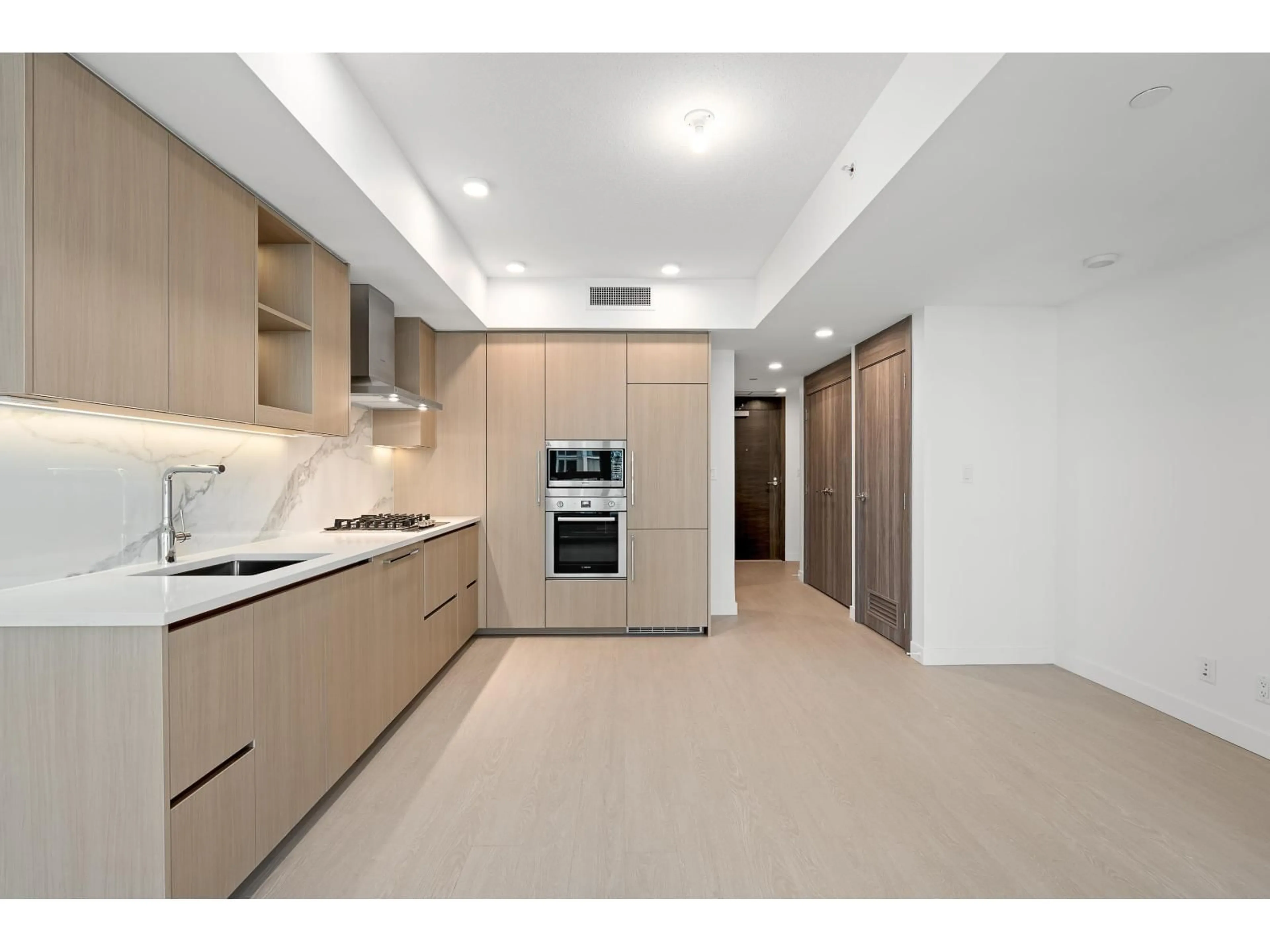 Standard kitchen, ceramic/tile floor for 1208 - 13778 100 AVENUE, Surrey British Columbia V3T0V3