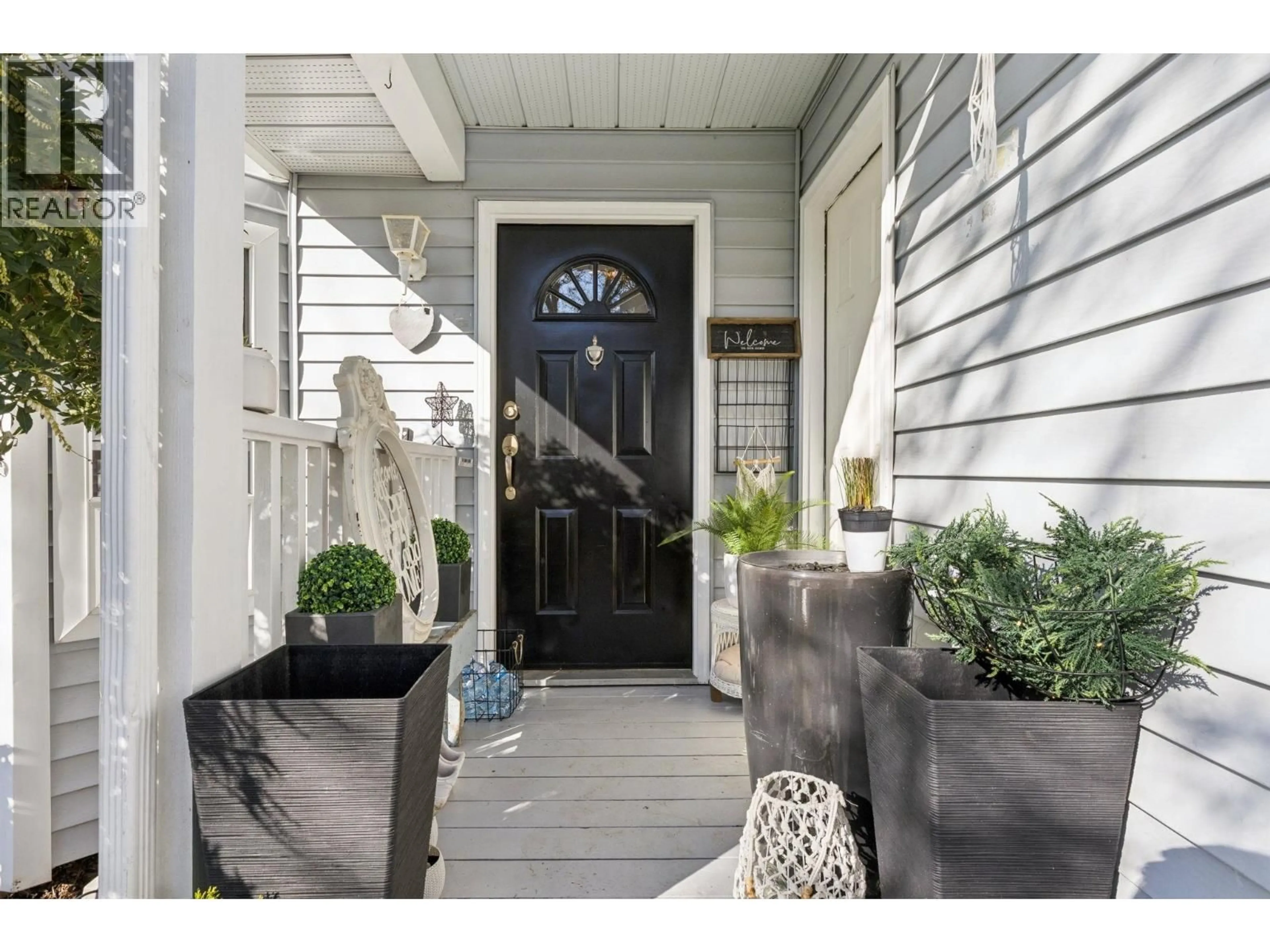 Indoor entryway for 875 PORTEAU PLACE, North Vancouver British Columbia V7H2P8