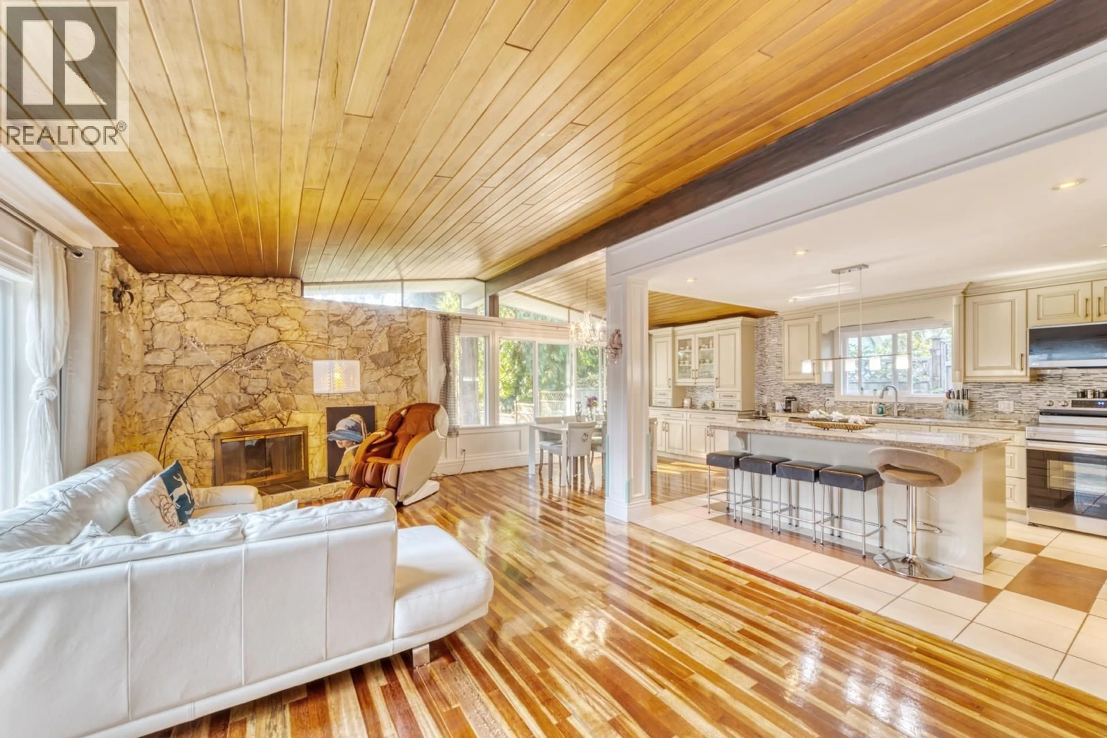 Open concept kitchen, wood/laminate floor for 990 KINSAC STREET, Coquitlam British Columbia V3J4V1