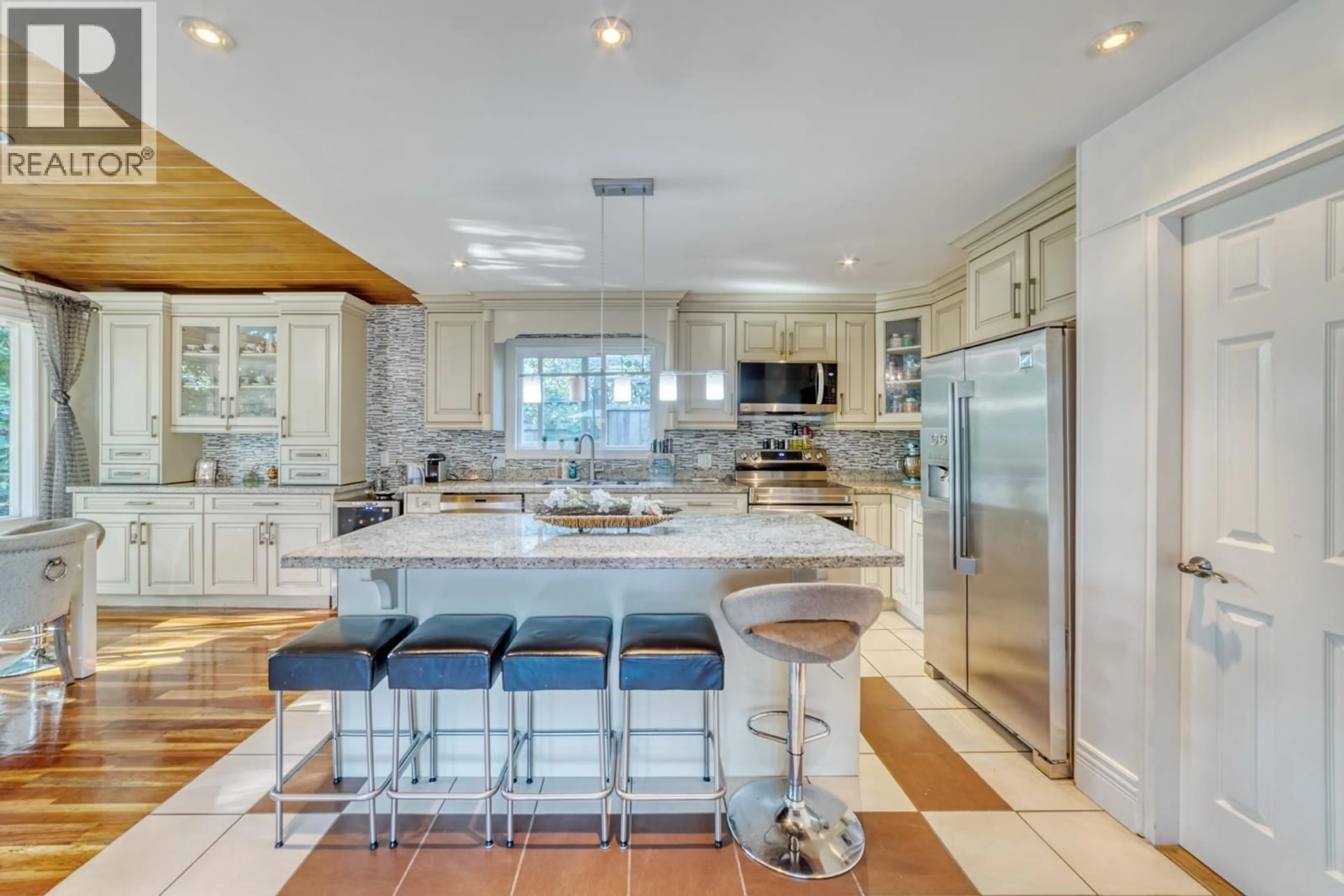 Open concept kitchen, ceramic/tile floor for 990 KINSAC STREET, Coquitlam British Columbia V3J4V1