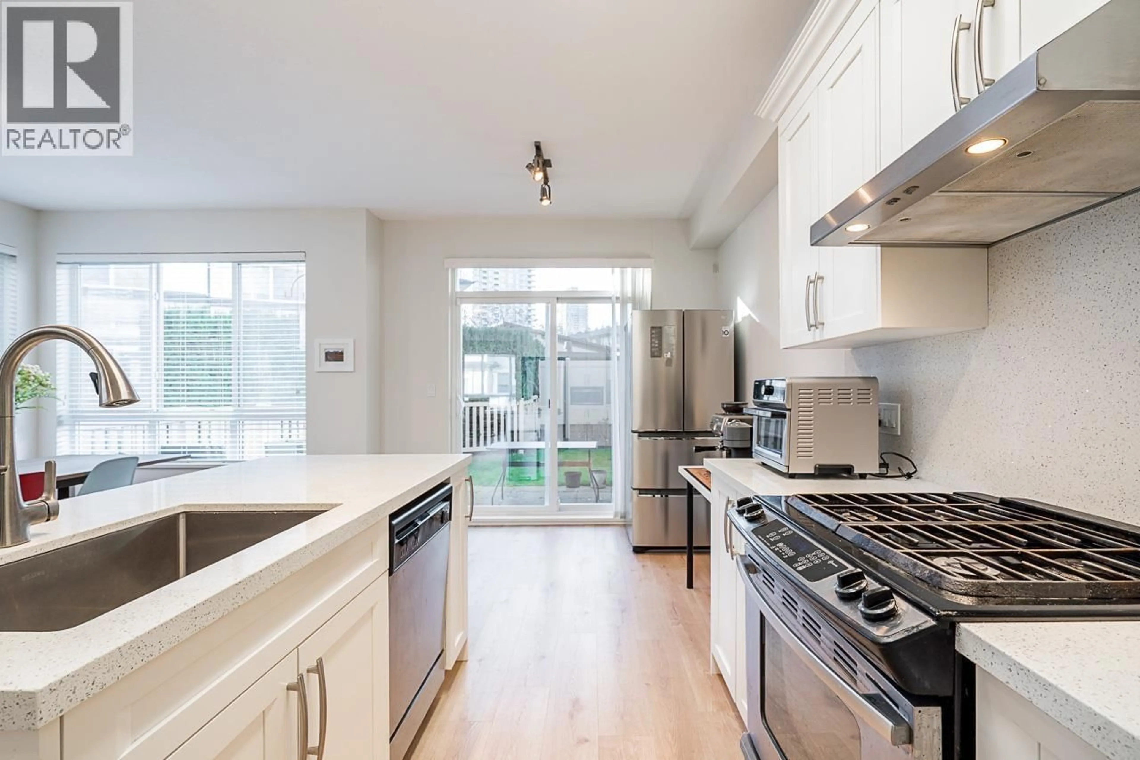 Open concept kitchen, ceramic/tile floor for 31 - 1125 KENSAL PLACE, Coquitlam British Columbia V3B0G3