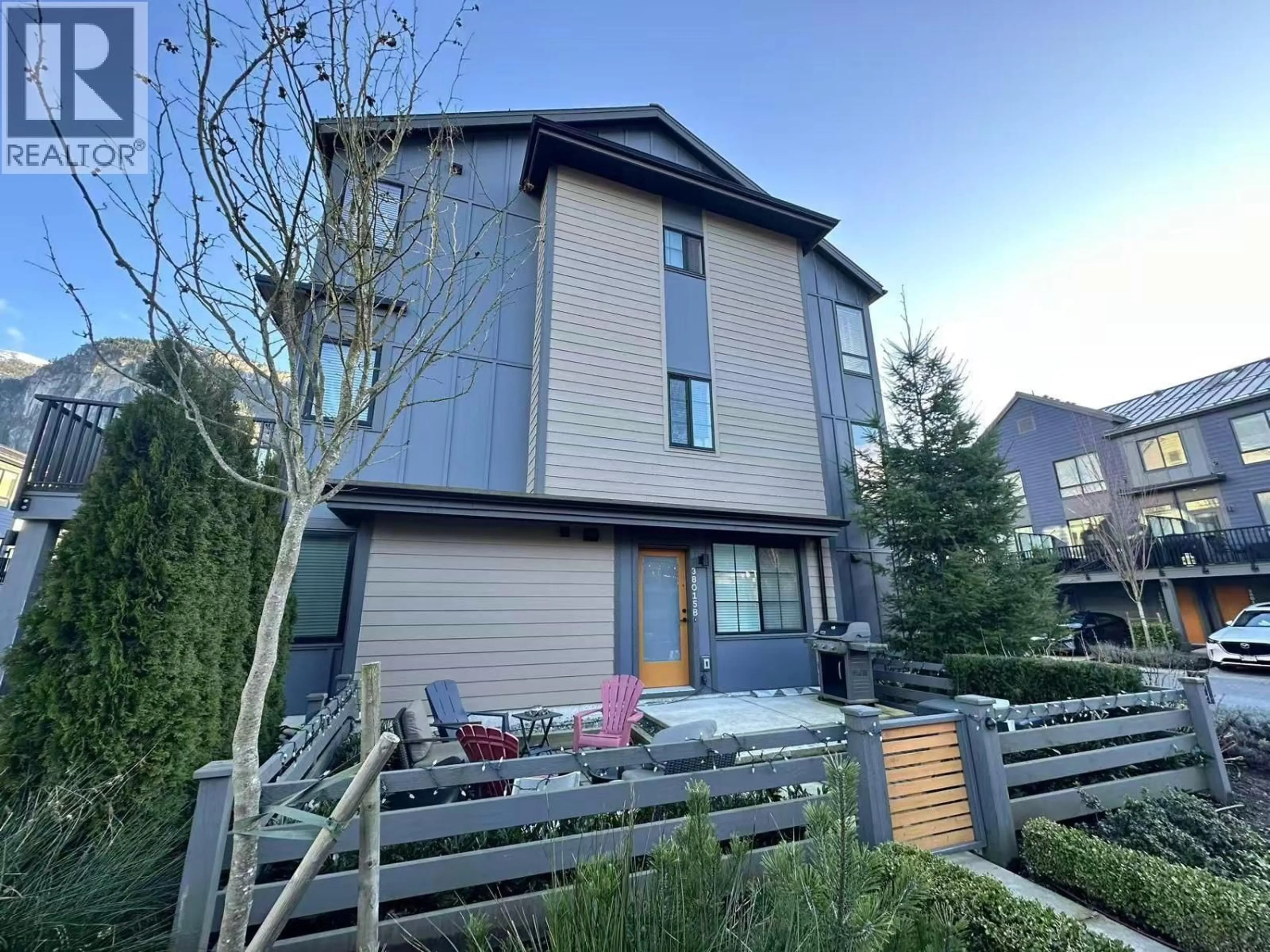 Home with vinyl exterior material, street for 38015 FAIRWATER PLACE, Squamish British Columbia V8B2A1