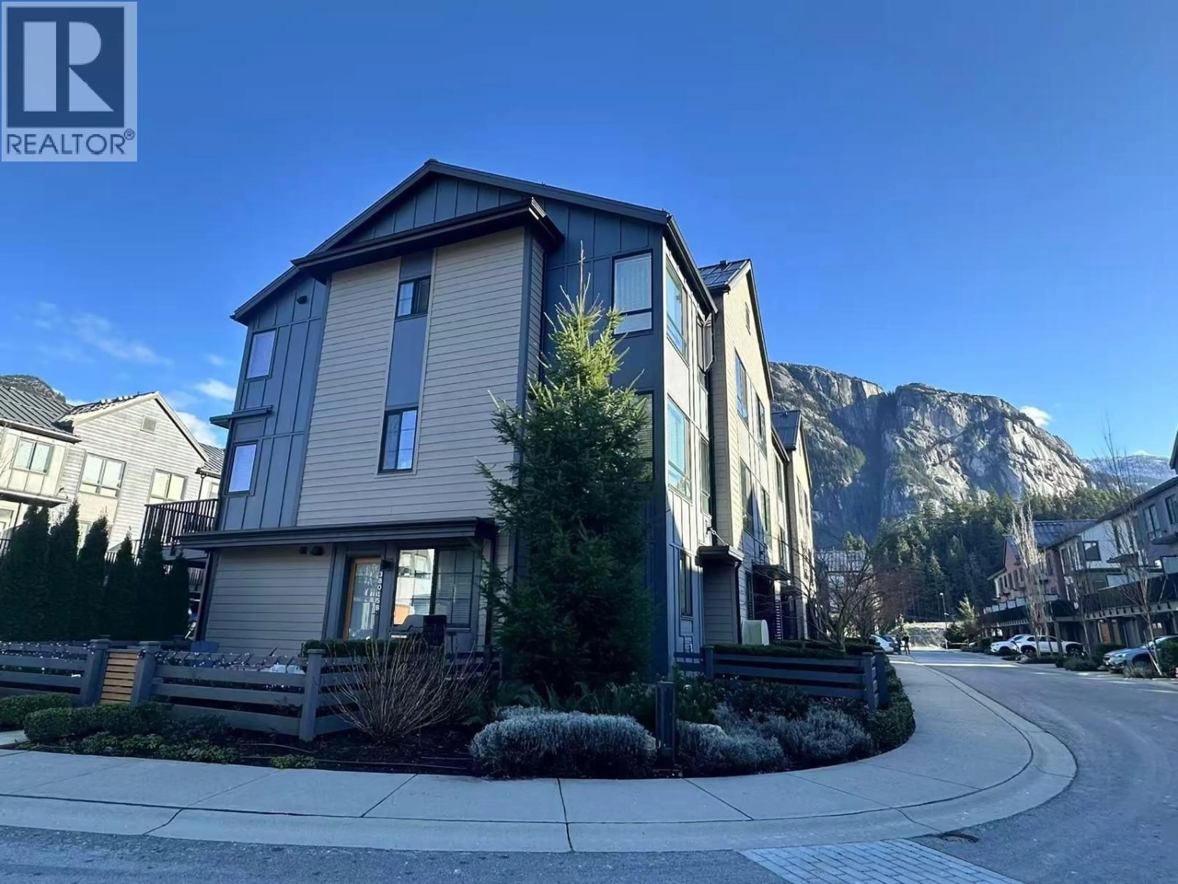 A pic from outside/outdoor area/front of a property/back of a property/a pic from drone, mountain view for 38015 FAIRWATER PLACE, Squamish British Columbia V8B2A1