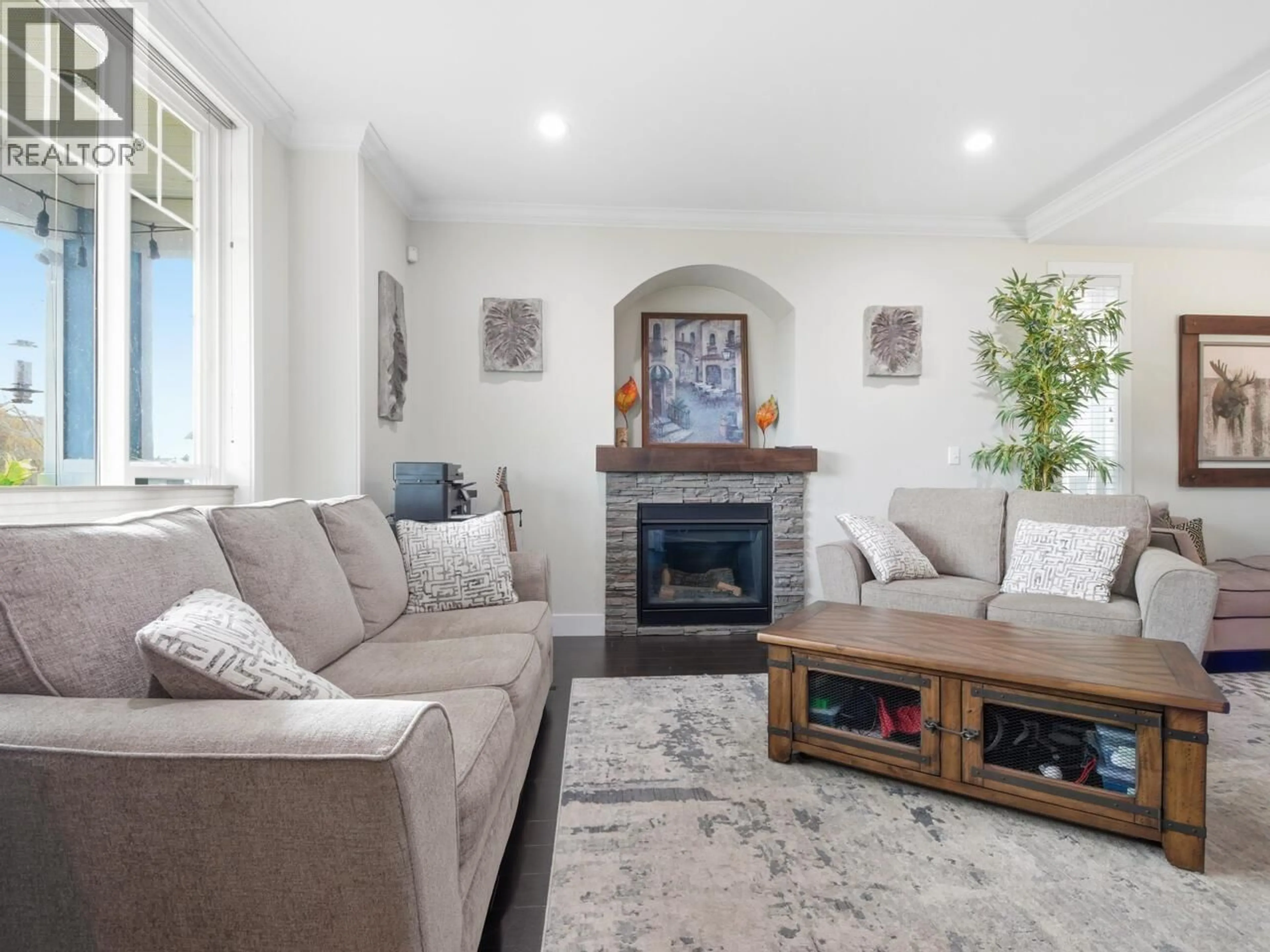 Living room with furniture, unknown for 1029 SALTER STREET, New Westminster British Columbia V3M0H5