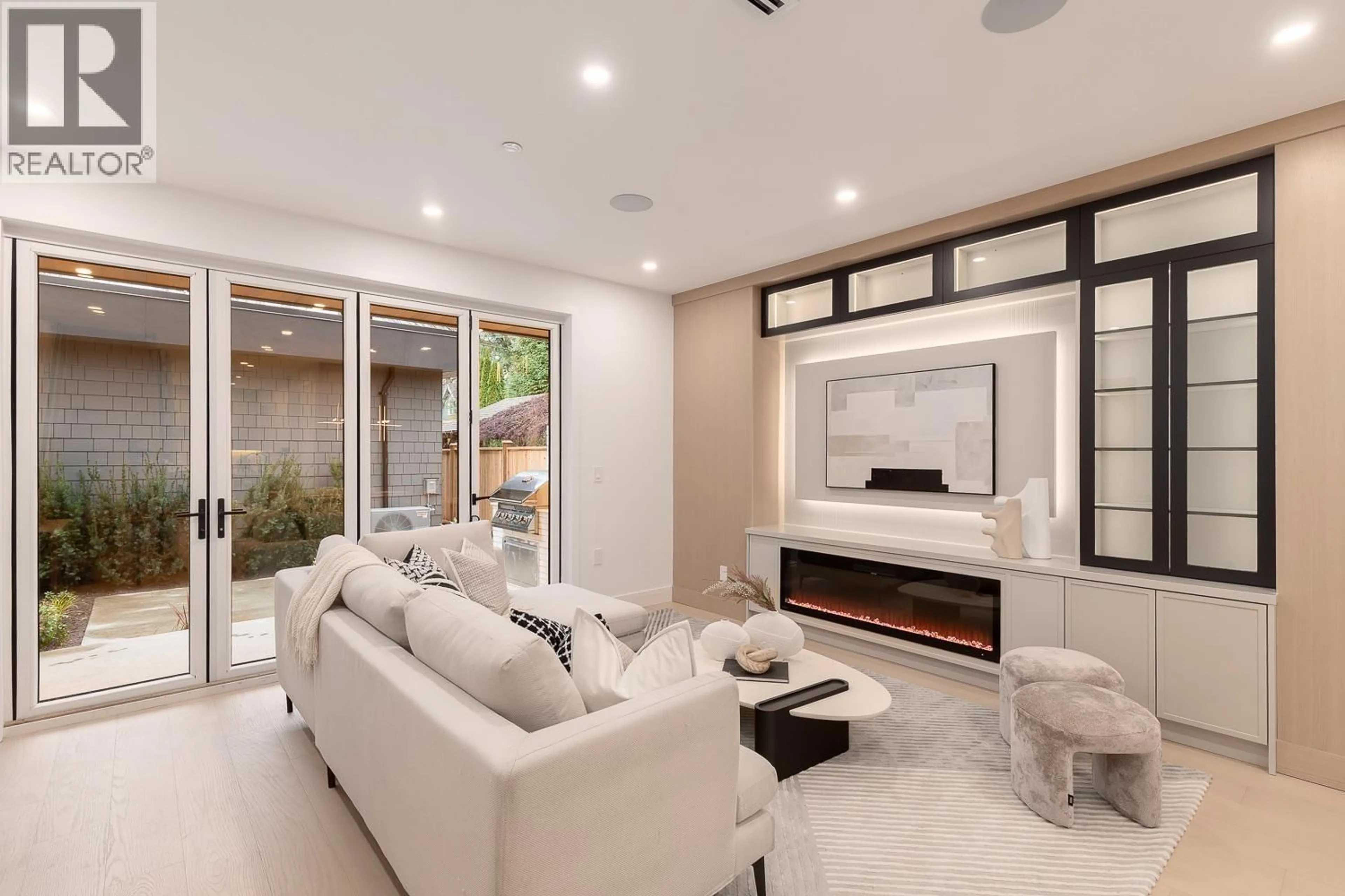 Living room with furniture, ceramic/tile floor for 3 - 2976 13TH AVENUE, Vancouver British Columbia V6K2T9