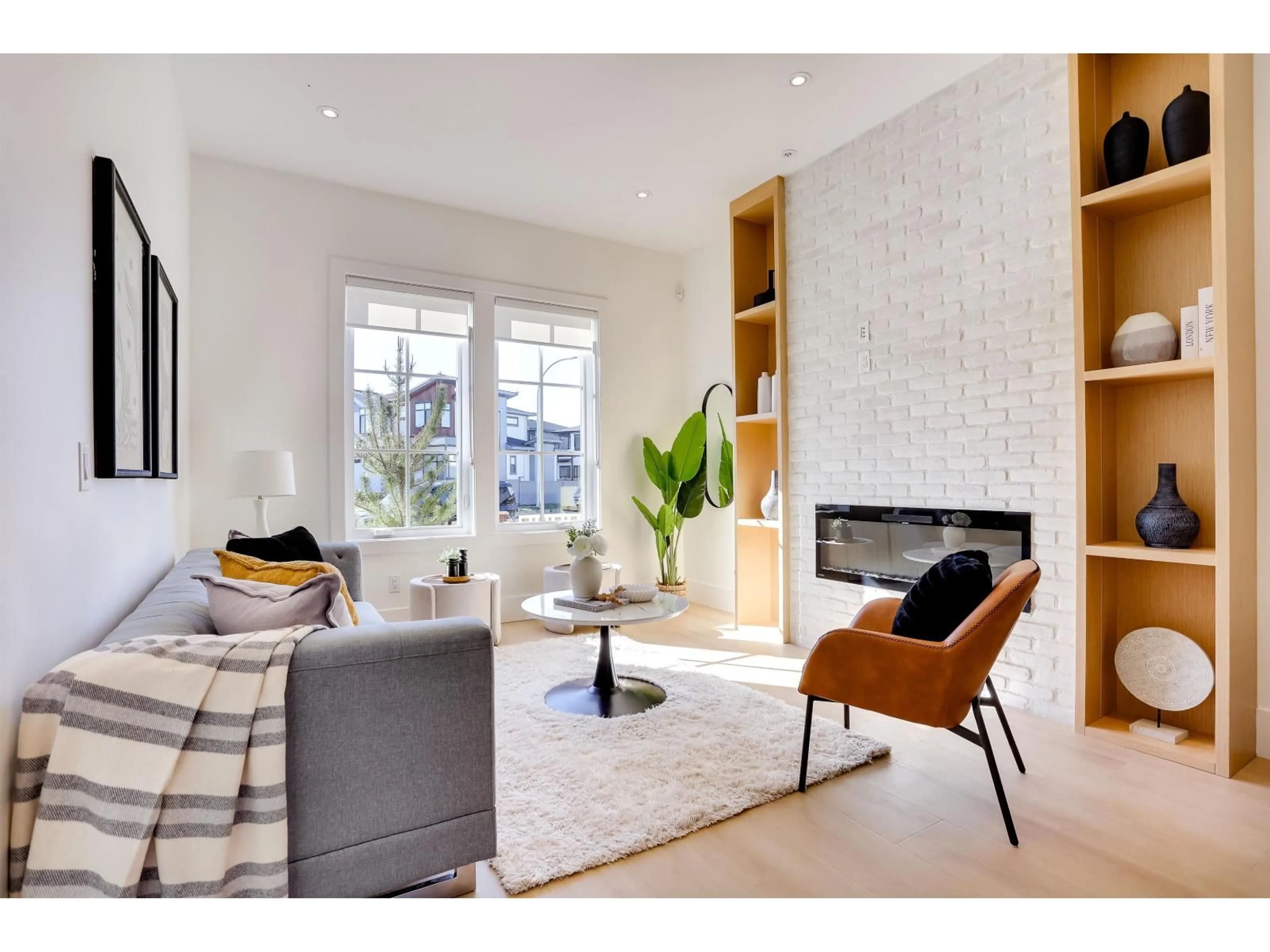 Living room with furniture, unknown for 2 - 20537 75A AVENUE, Langley British Columbia V2Y1V5