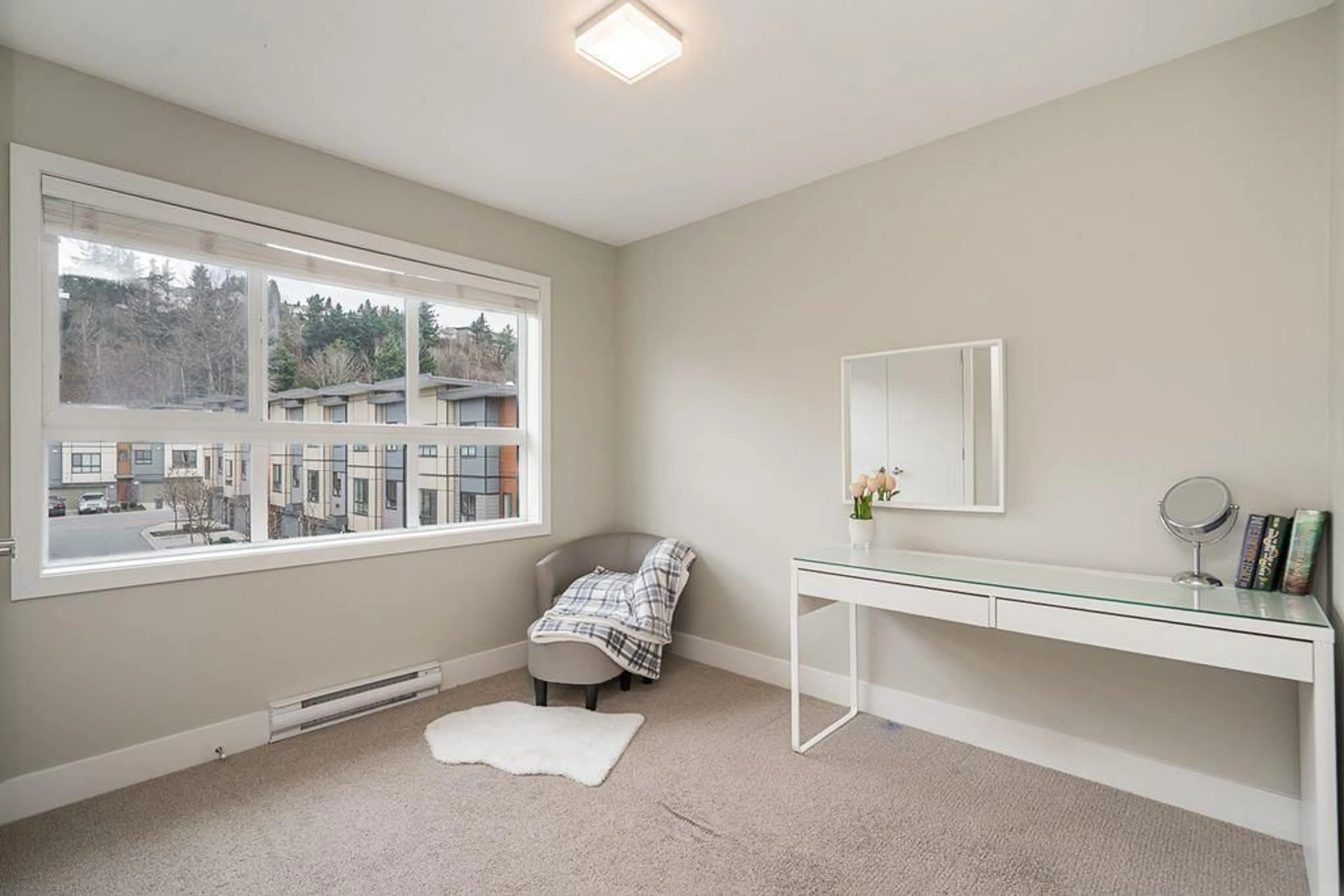 A pic of a room for 10 - 1938 NORTH PARALLEL ROAD, Abbotsford British Columbia V3G0H1