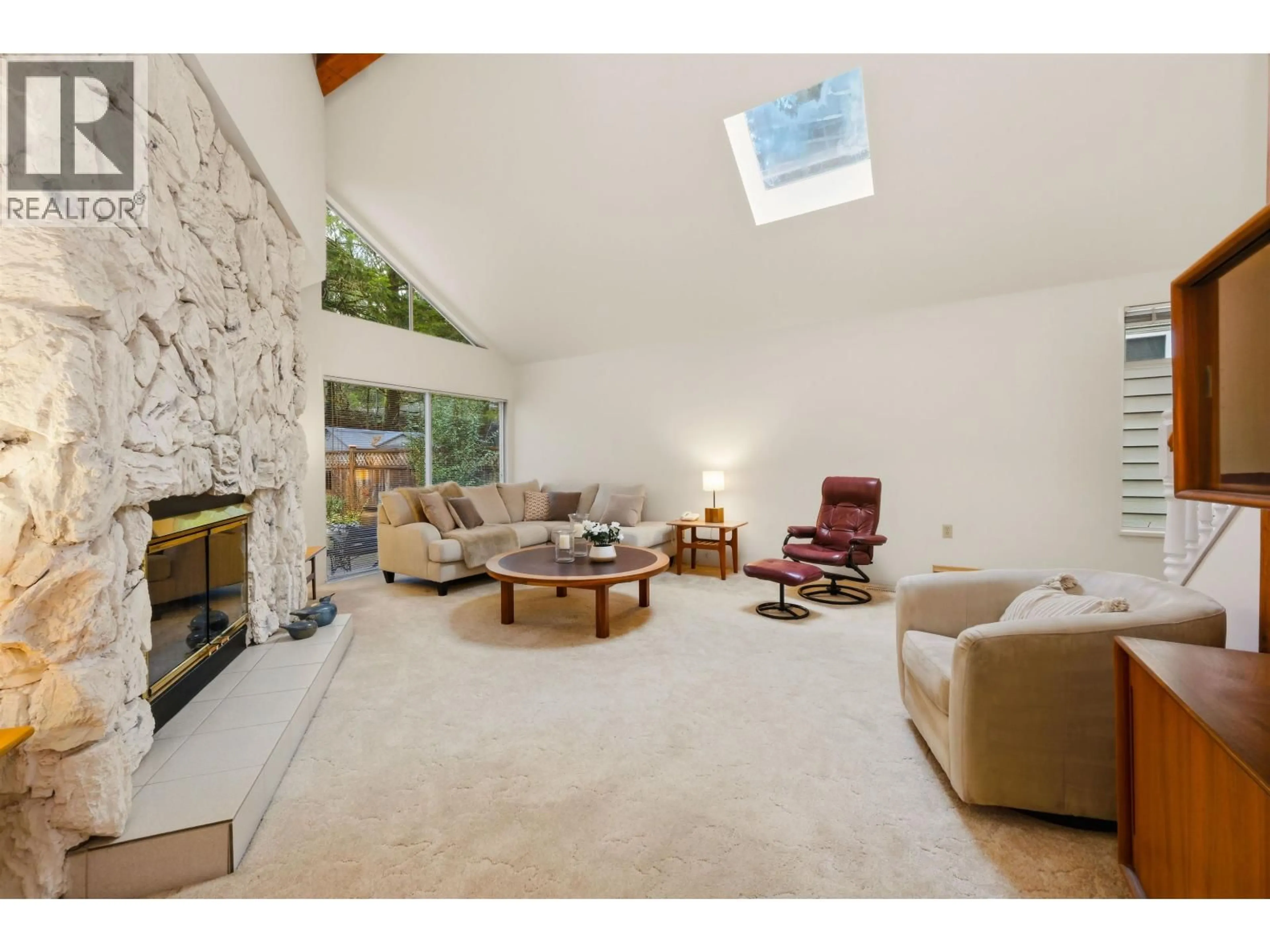 Living room with furniture, unknown for 1485 PERCY COURT, North Vancouver British Columbia V7G2P4