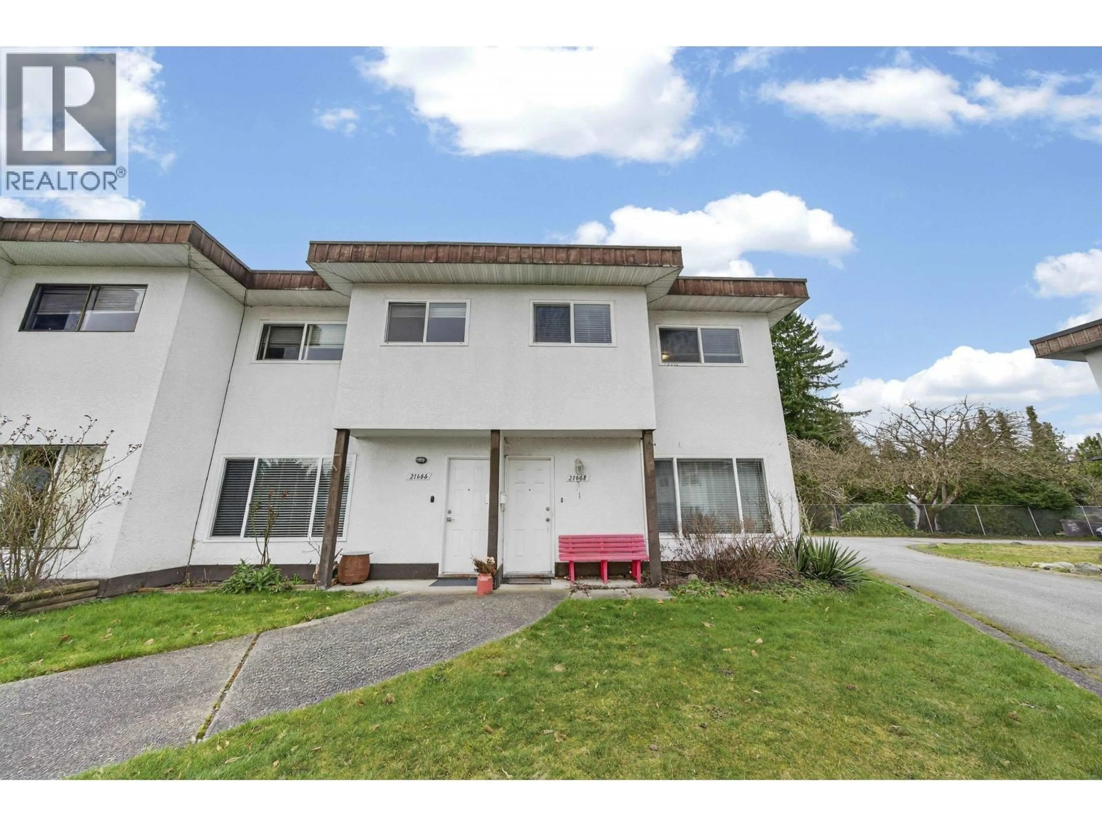 A pic from outside/outdoor area/front of a property/back of a property/a pic from drone, street for 21468 MAYO PLACE, Maple Ridge British Columbia V2X2K9