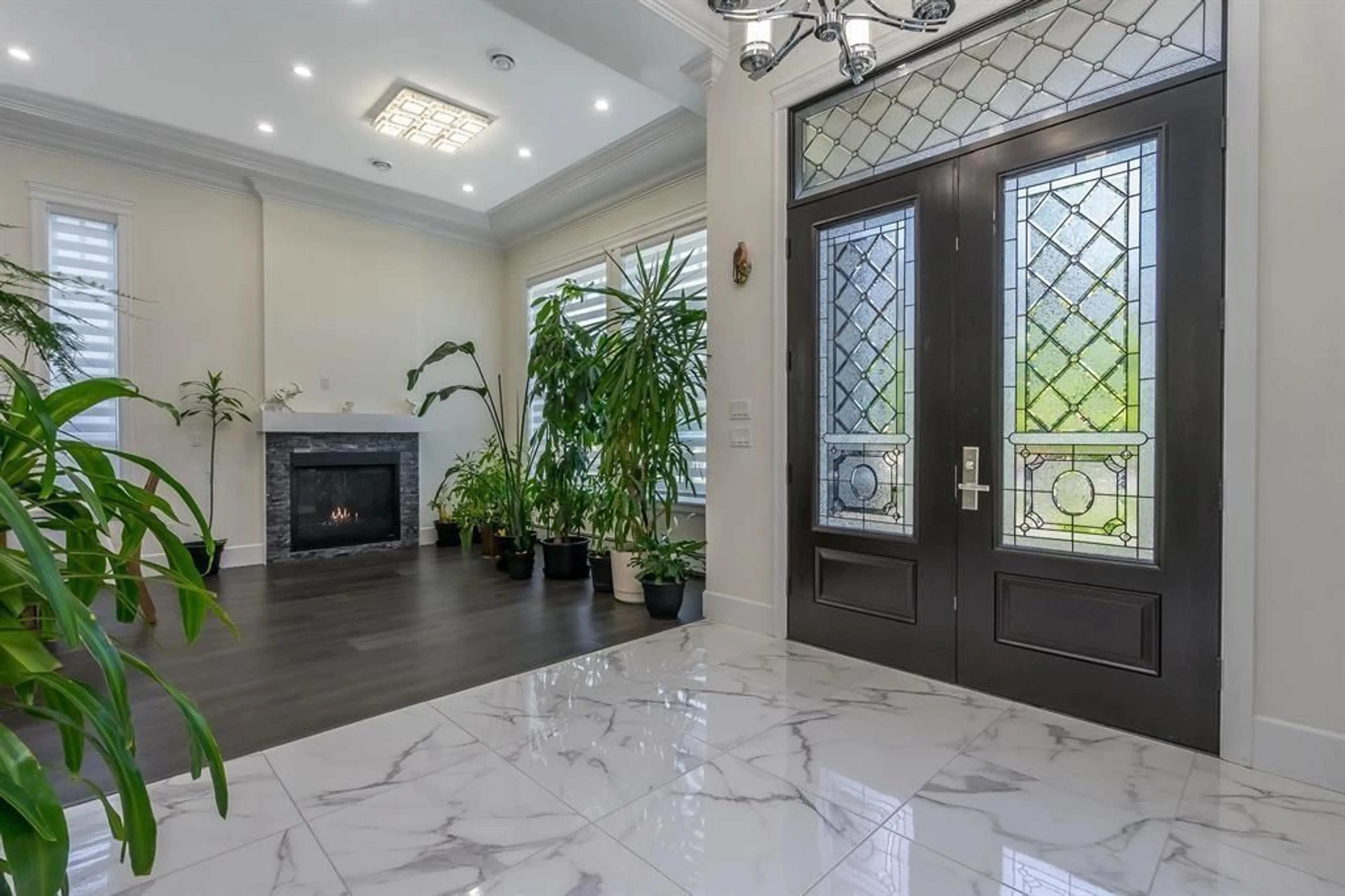 Indoor foyer for 7816 116 STREET, Delta British Columbia V4C5T8