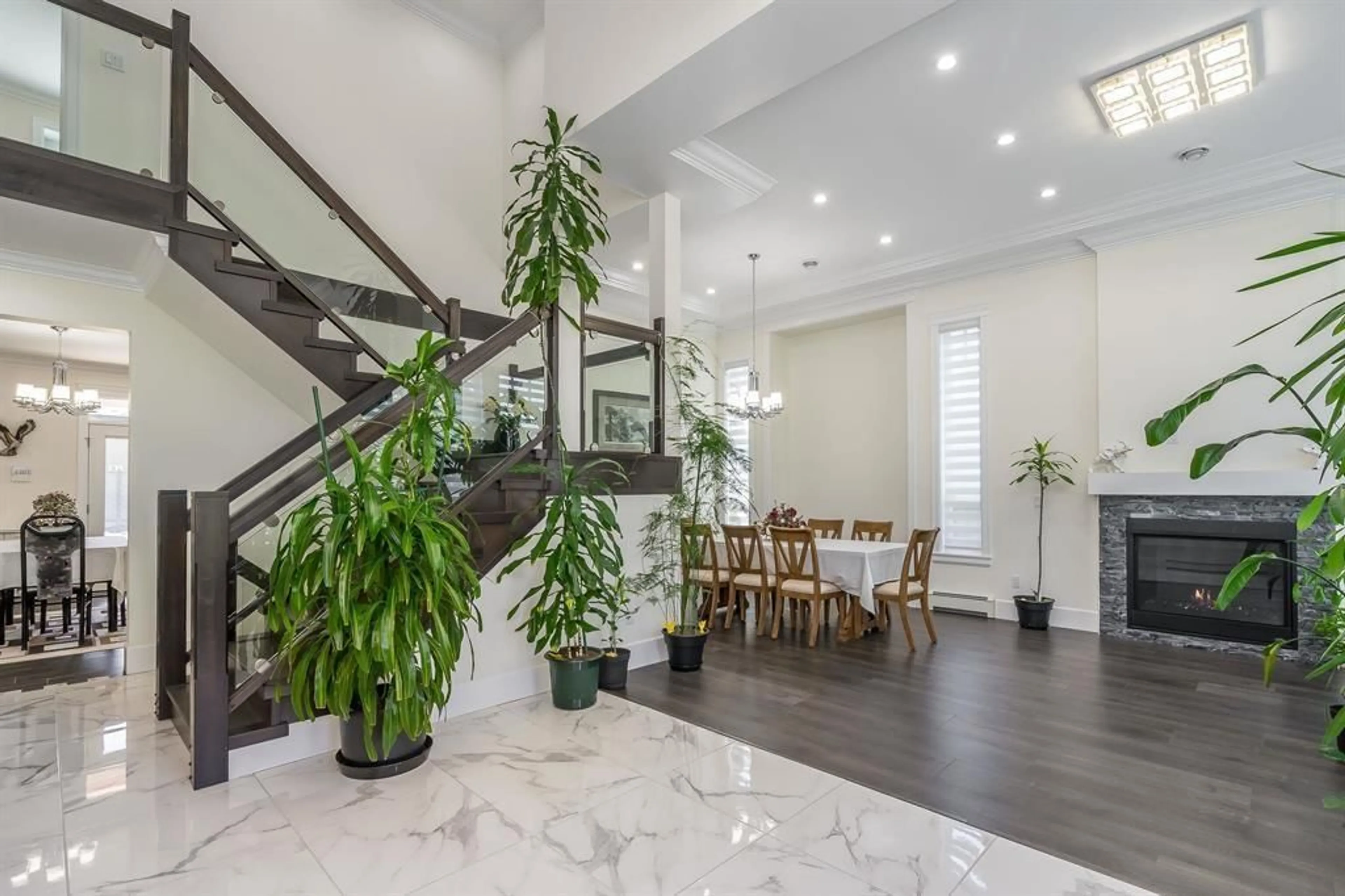 Indoor foyer for 7816 116 STREET, Delta British Columbia V4C5T8