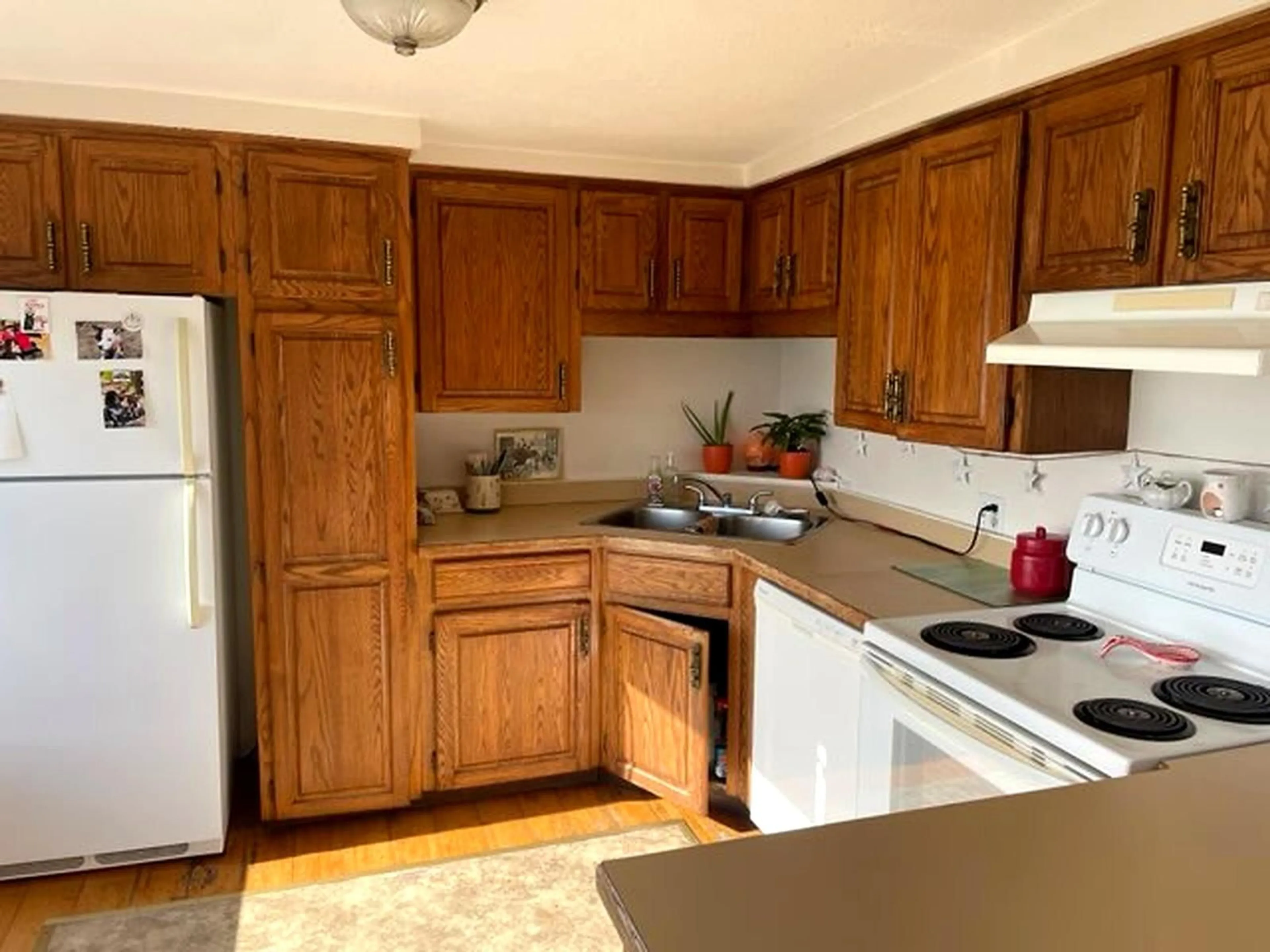 Standard kitchen, wood/laminate floor for 35180 SWARD ROAD, Mission British Columbia V2V7H2