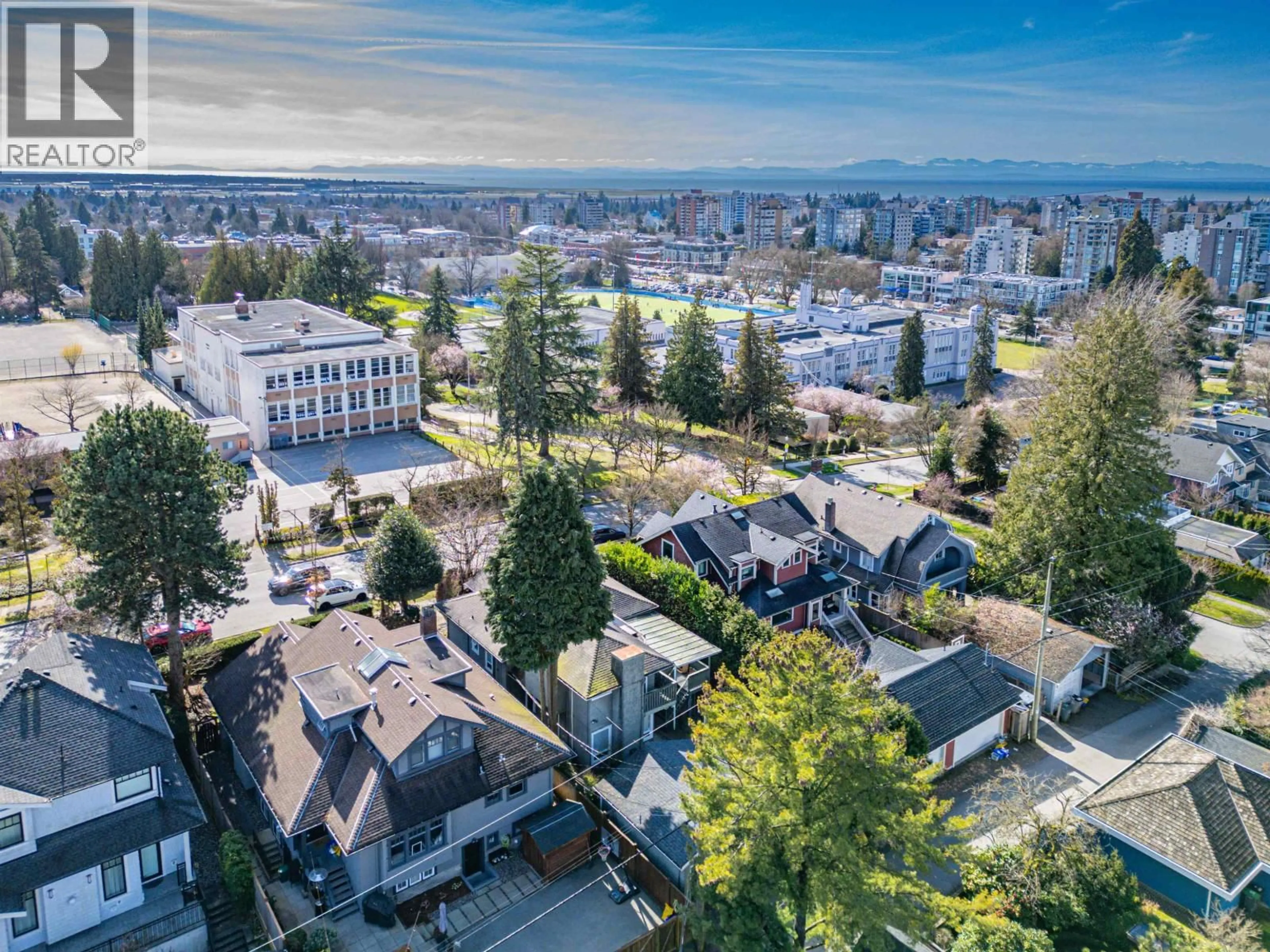 A pic from outside/outdoor area/front of a property/back of a property/a pic from drone, city buildings view from balcony for 1987 37TH AVENUE, Vancouver British Columbia V6M1N5