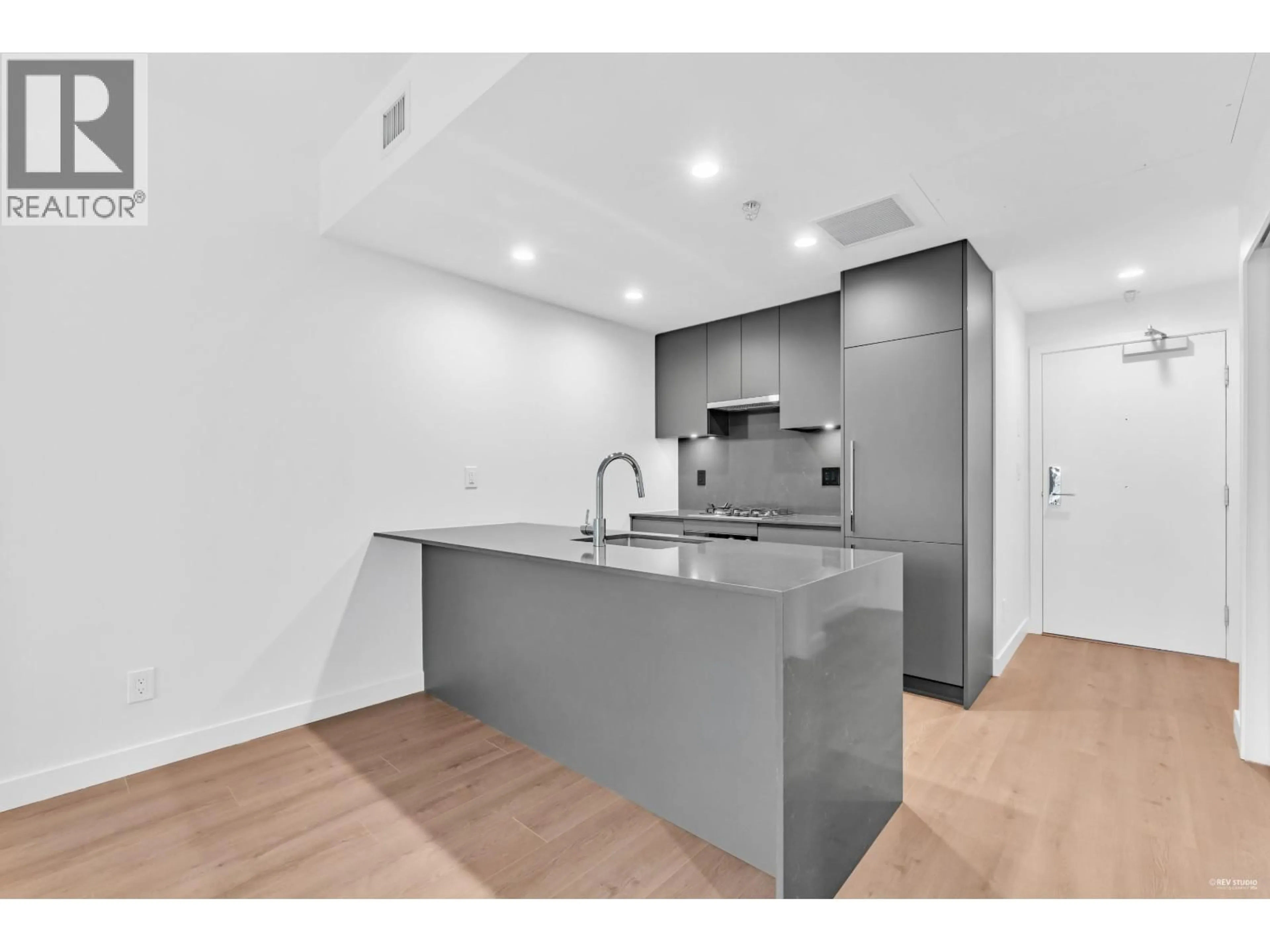 Standard kitchen, unknown for 1607 - 2181 MADISON AVENUE, Burnaby British Columbia V5C0N4