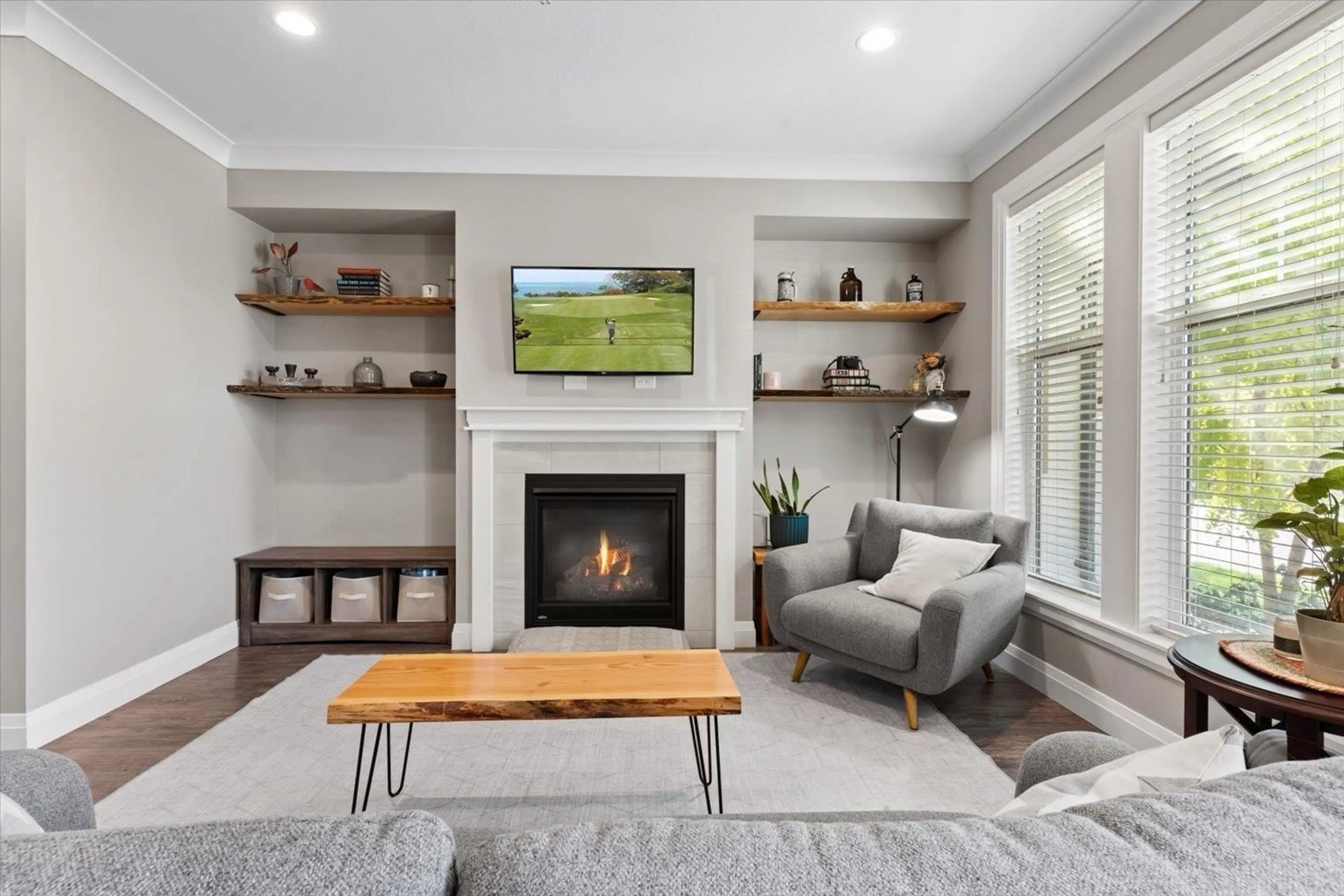 Living room with furniture, unknown for 5408 PEACH ROAD, Chilliwack British Columbia V2R0Z6