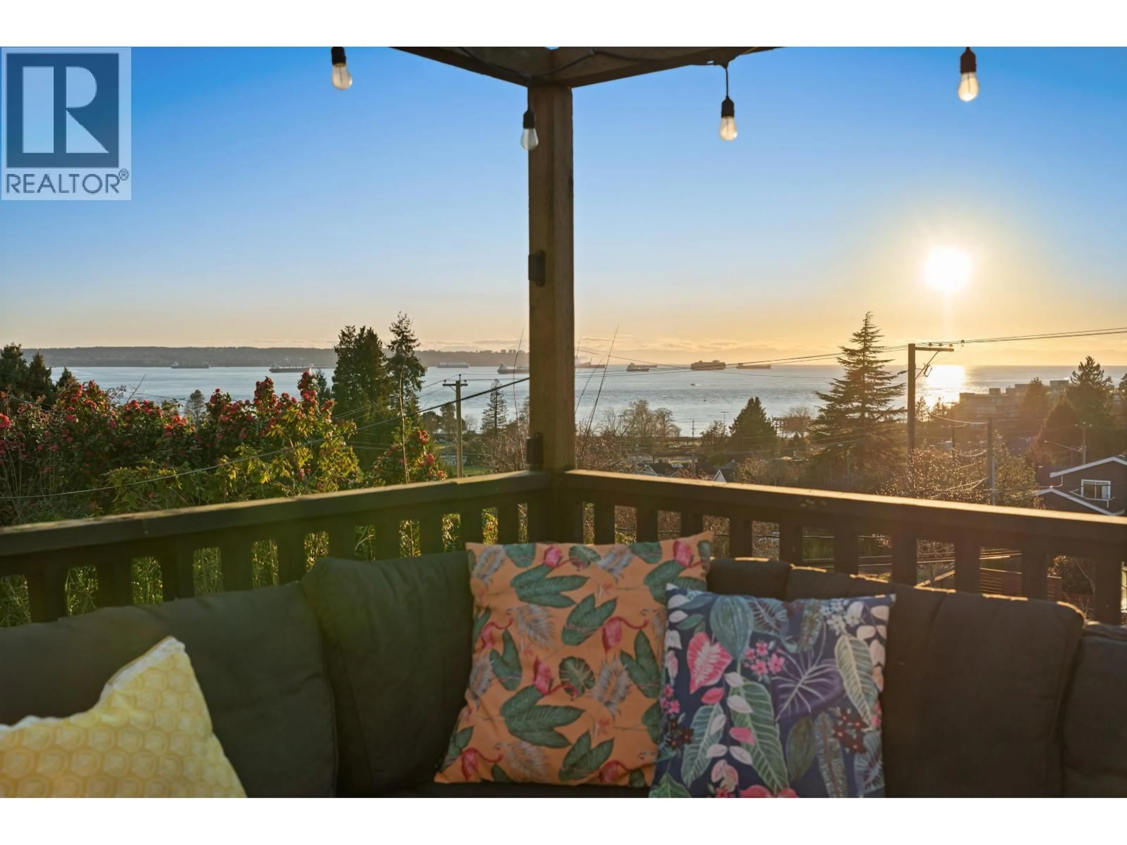 Patio, water/lake/river/ocean view for 1073 CLYDE AVENUE, West Vancouver British Columbia V7T1E3