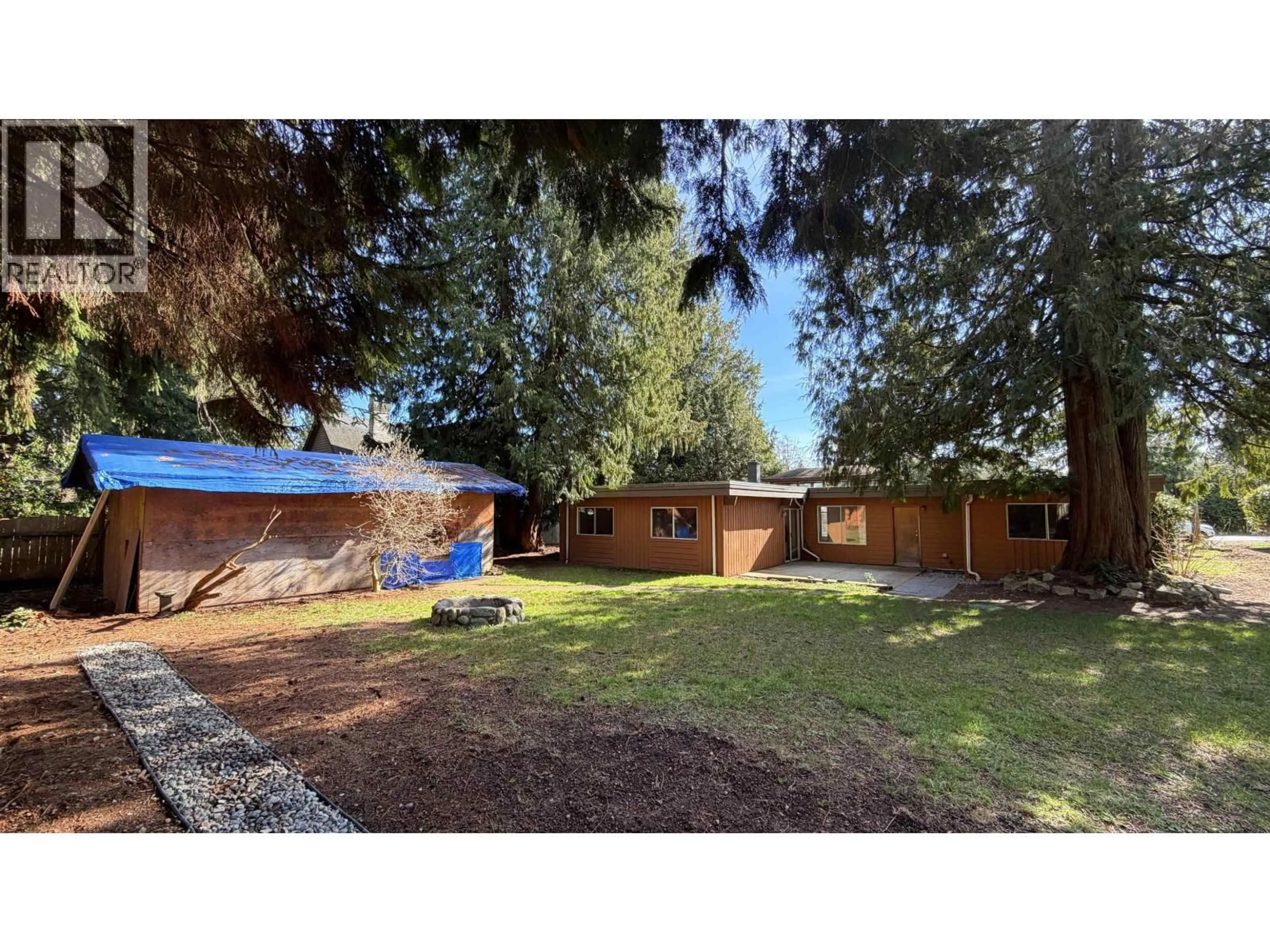 A pic from outside/outdoor area/front of a property/back of a property/a pic from drone, street for 1112 SUNNYSIDE ROAD, Gibsons British Columbia V0N1V3