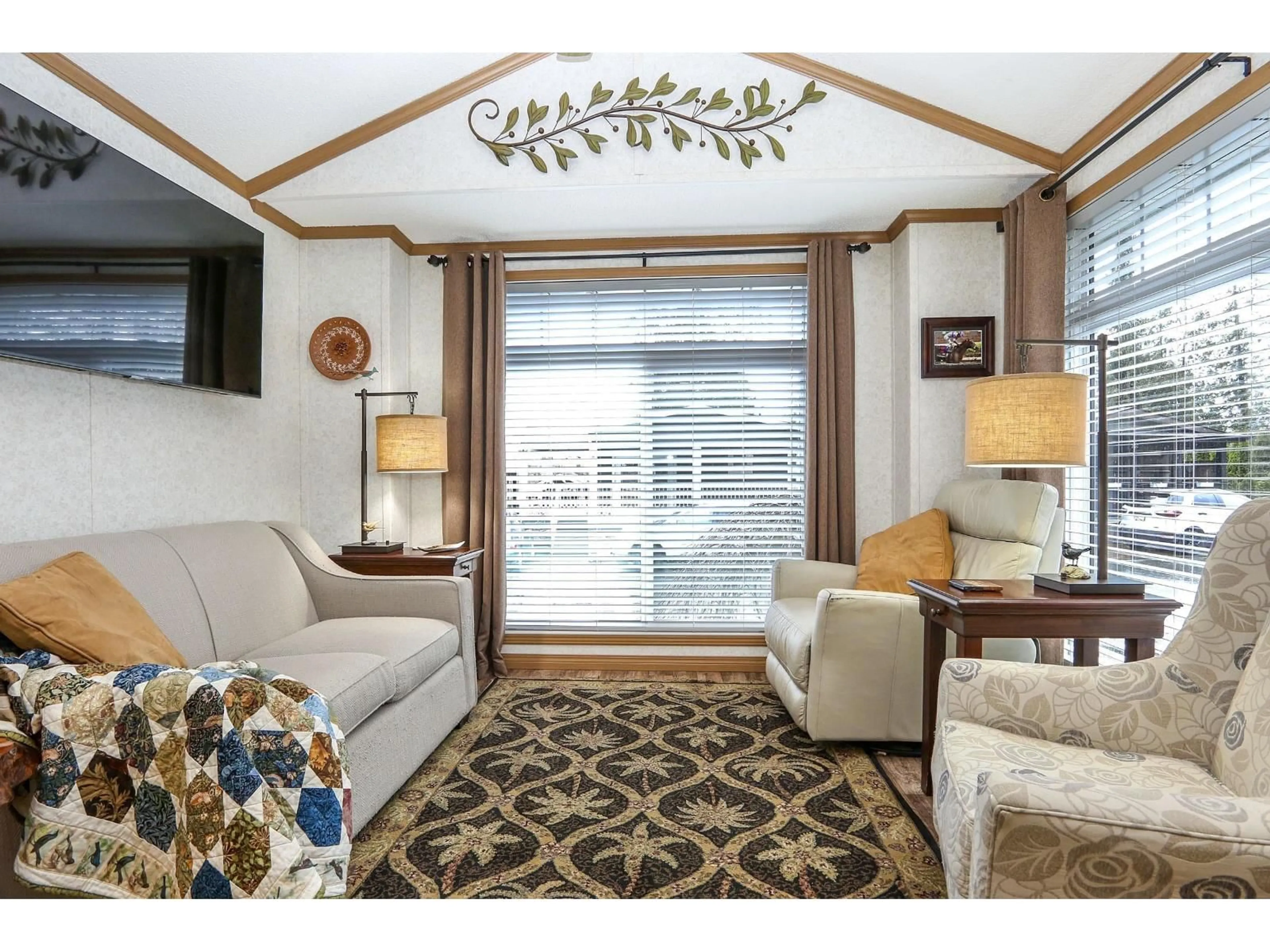 Living room with furniture, carpet floor for 13 - 53480 BRIDAL FALLS ROAD, Rosedale British Columbia V0X1X1