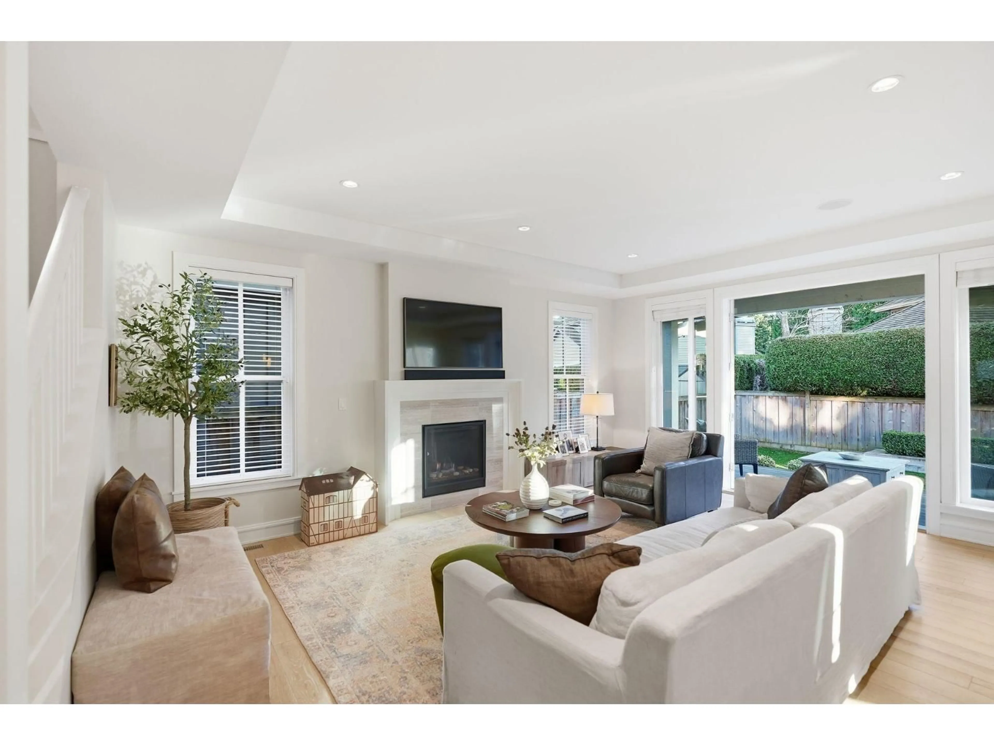 Living room with furniture, unknown for 12978 15A AVENUE, Surrey British Columbia V4A0B7