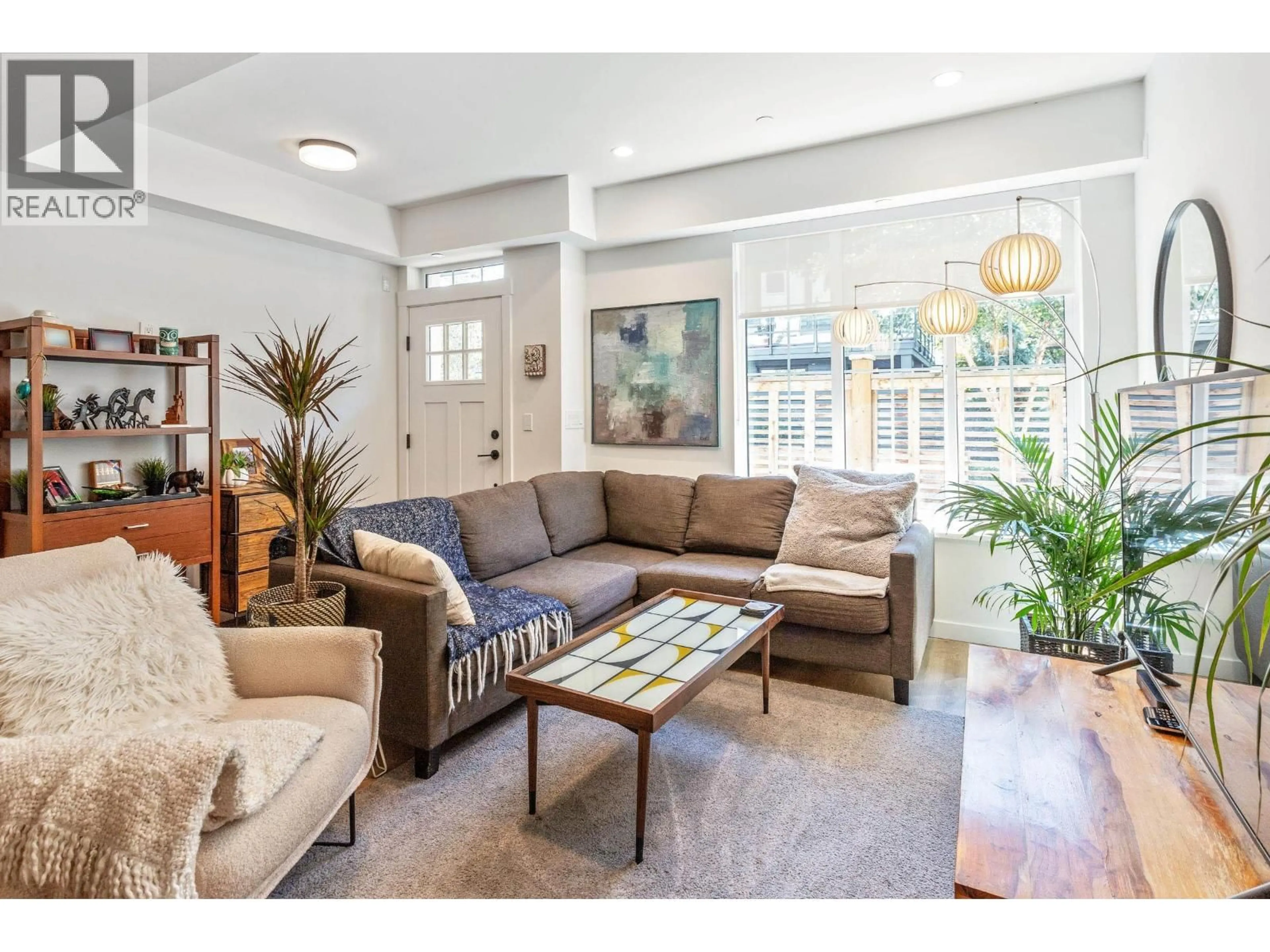 Living room with furniture, unknown for 6 - 237 RIDGEWAY AVENUE, North Vancouver British Columbia V7L0H6