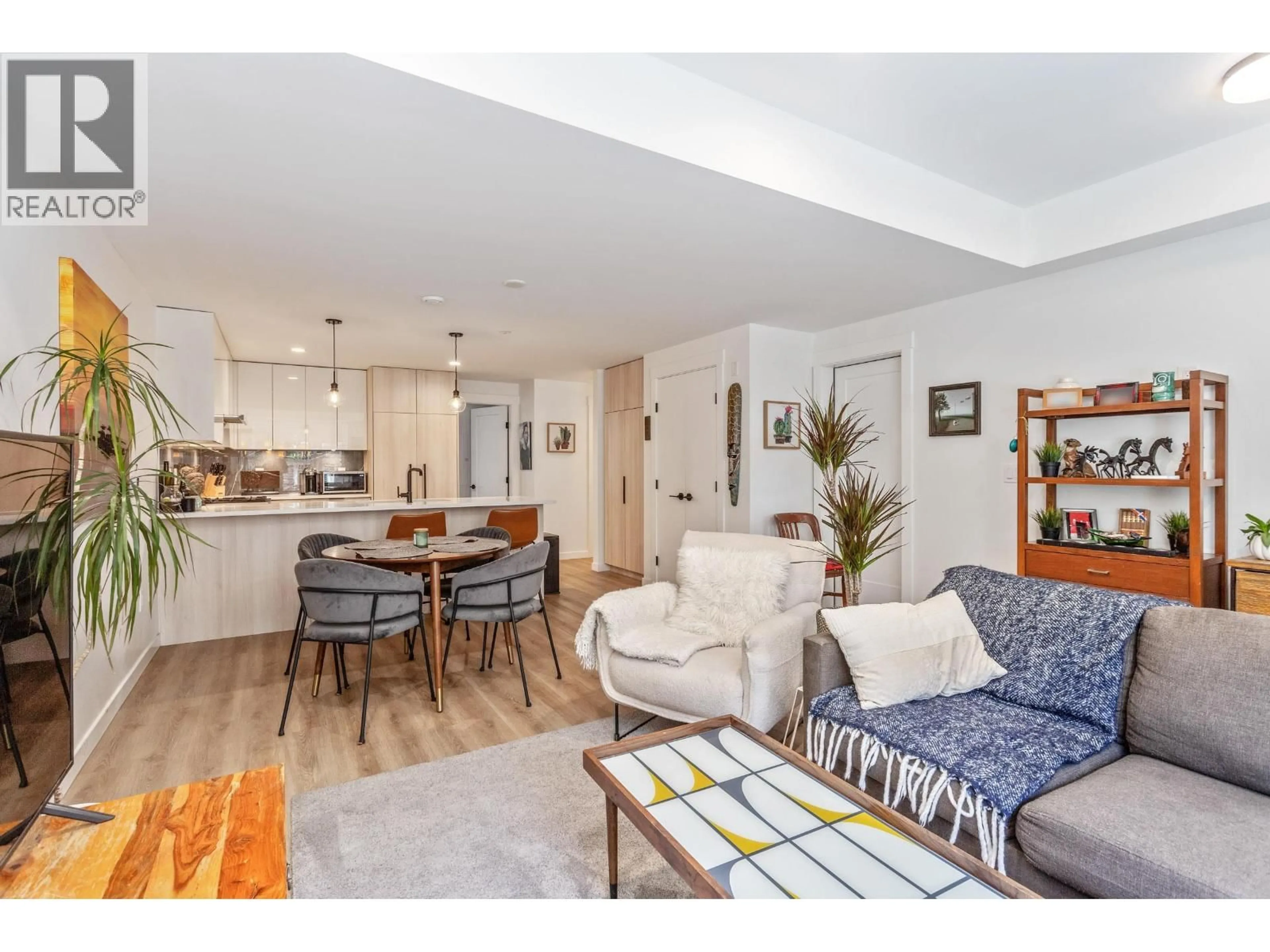 Open concept kitchen, wood/laminate floor for 6 - 237 RIDGEWAY AVENUE, North Vancouver British Columbia V7L0H6