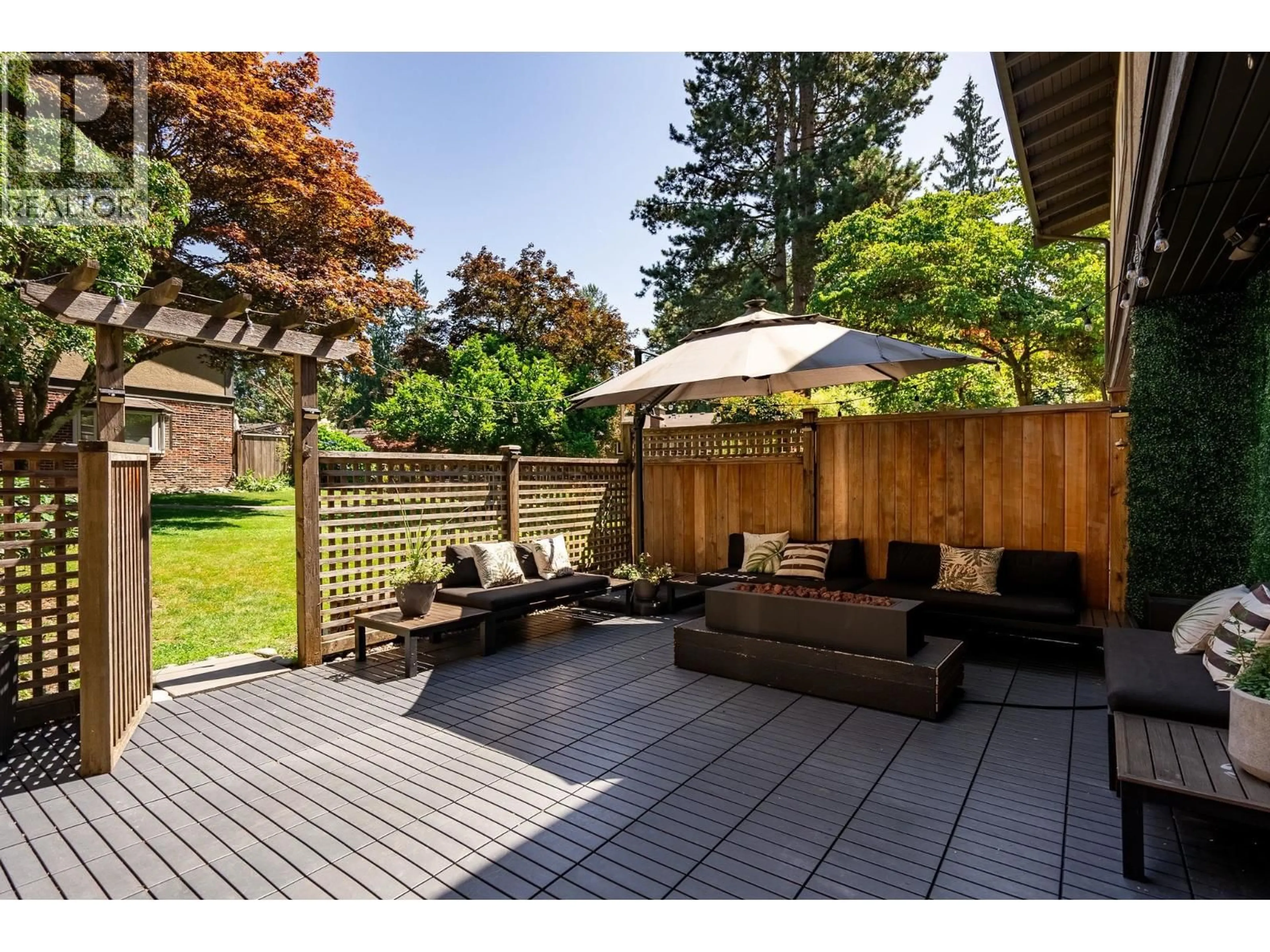 Patio, street for 137 - 3300 CAPILANO ROAD, North Vancouver British Columbia V7R4H8