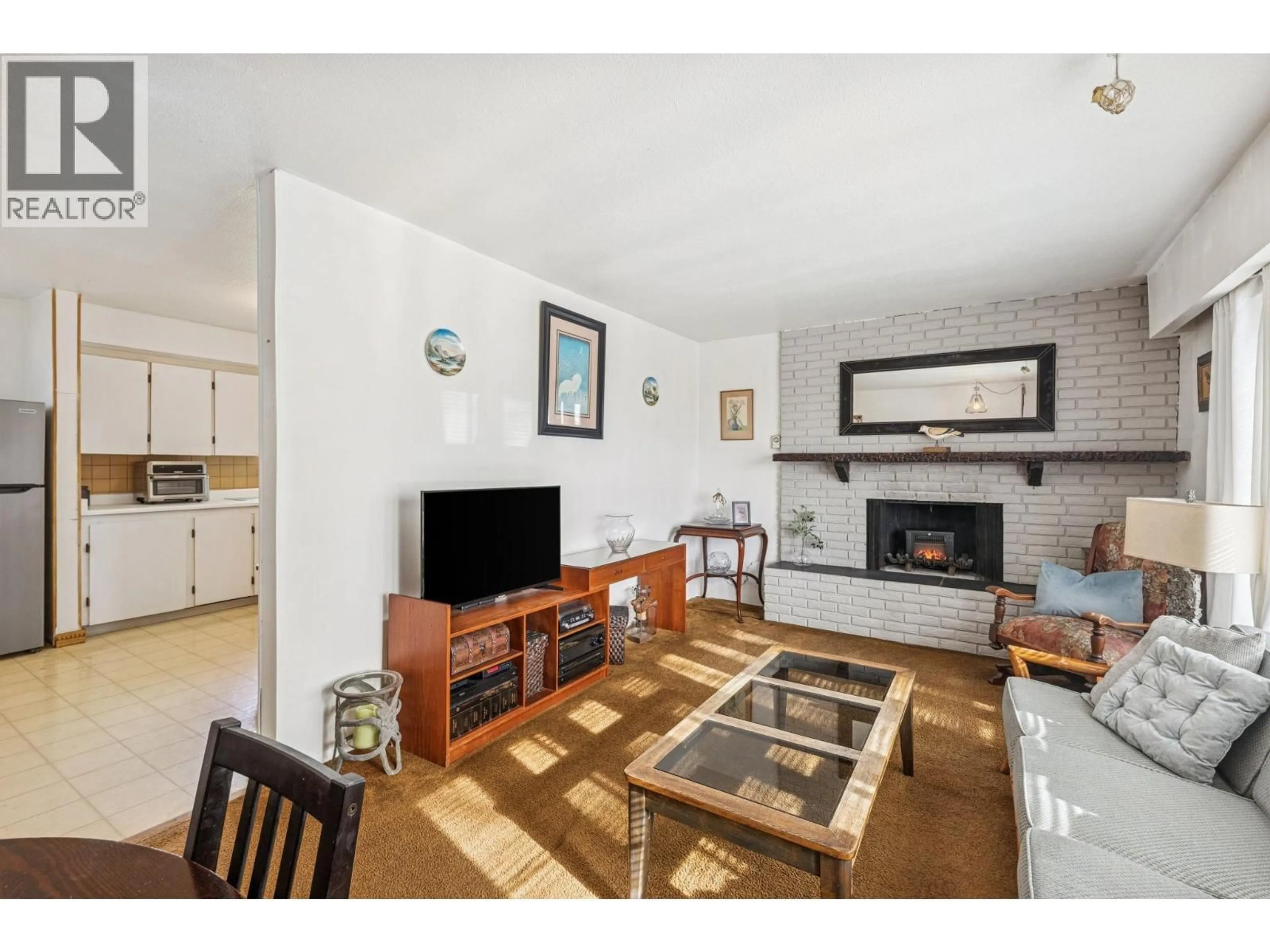 Living room with furniture, unknown for 17311 WESTMINSTER HIGHWAY, Richmond British Columbia V6V1A9