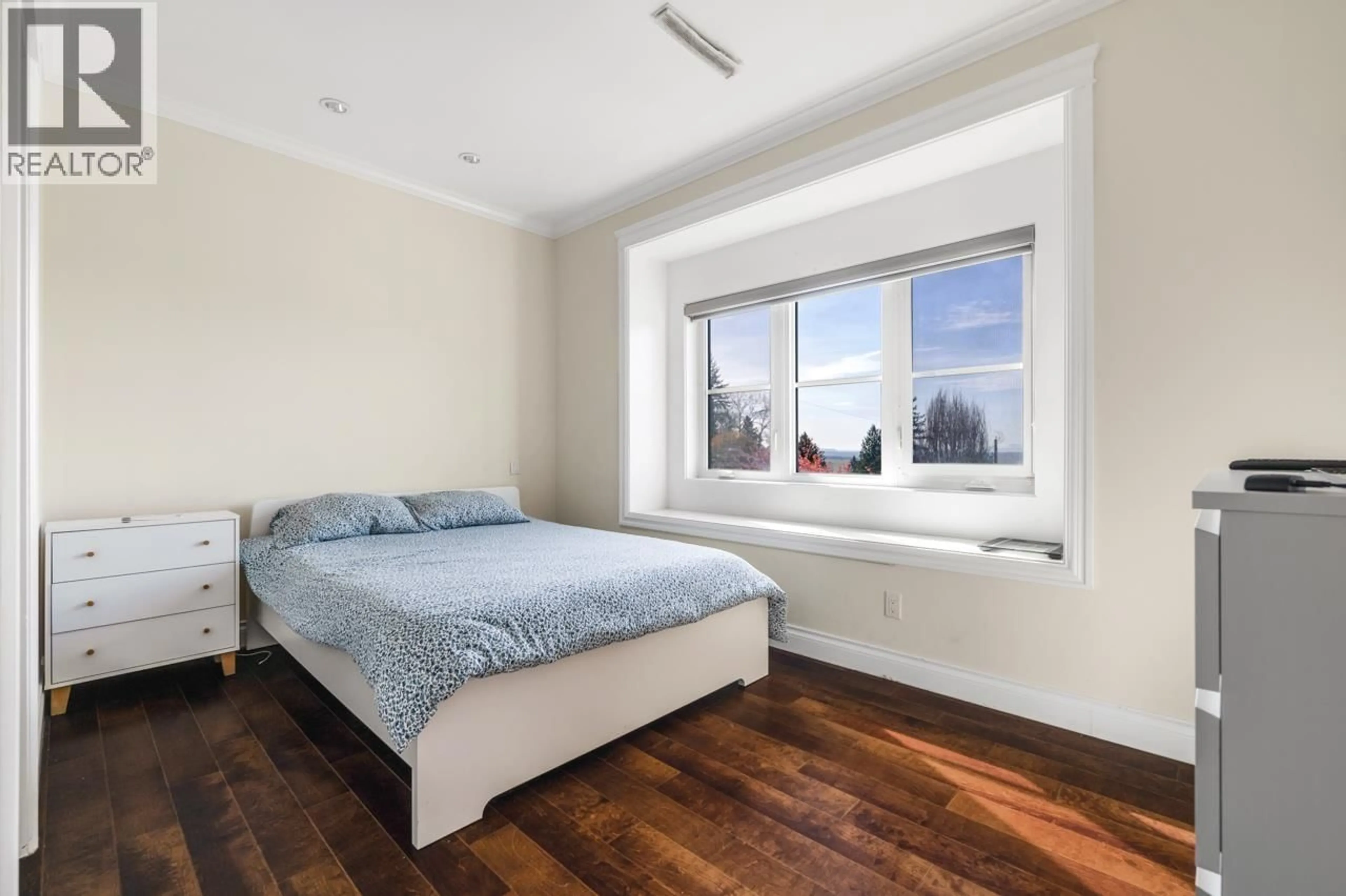 Bedroom with bed, wood/laminate floor for 3789 CLINTON STREET, Burnaby British Columbia V5J2J9