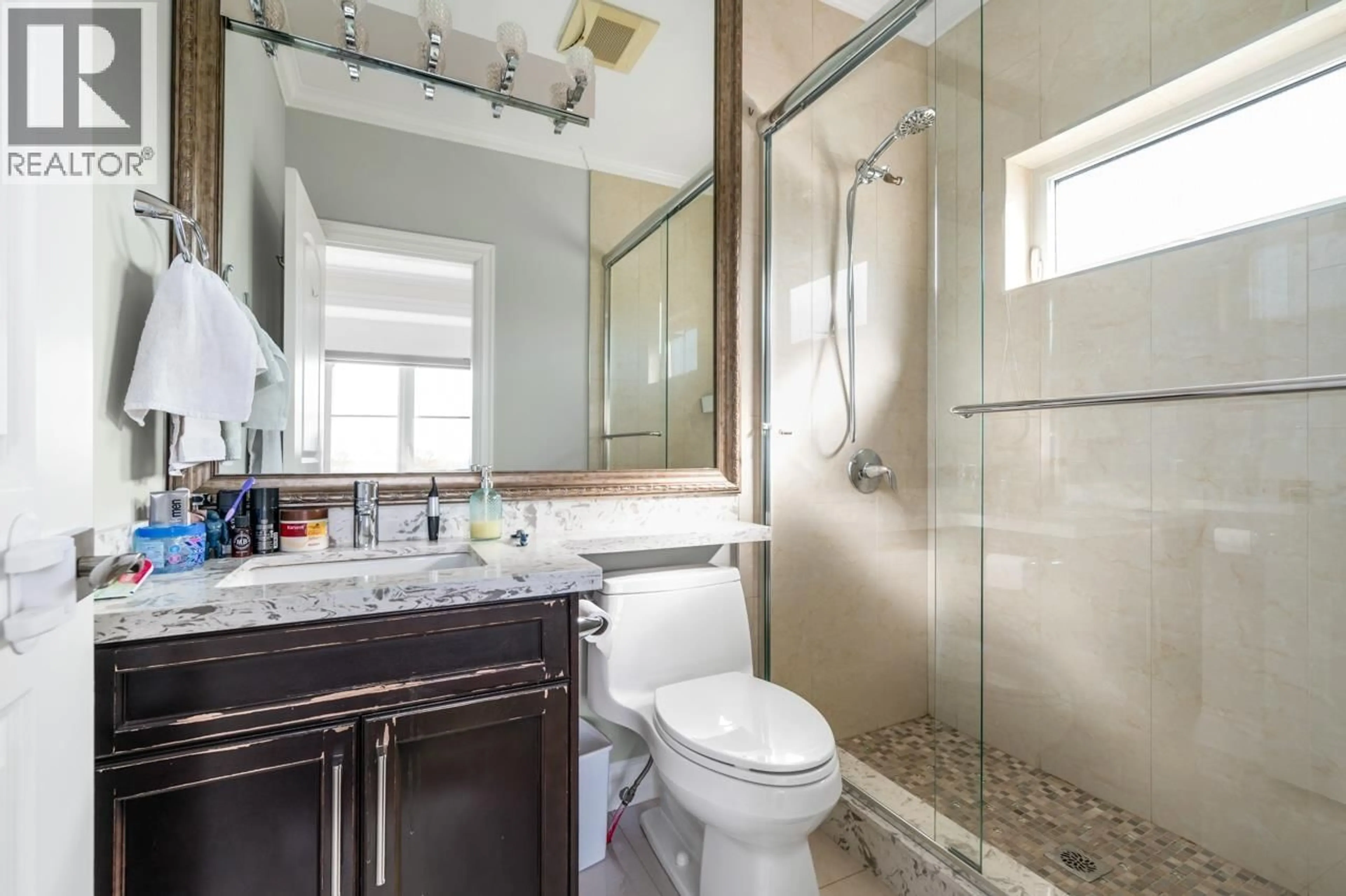 Standard bathroom, ceramic/tile floor for 3789 CLINTON STREET, Burnaby British Columbia V5J2J9