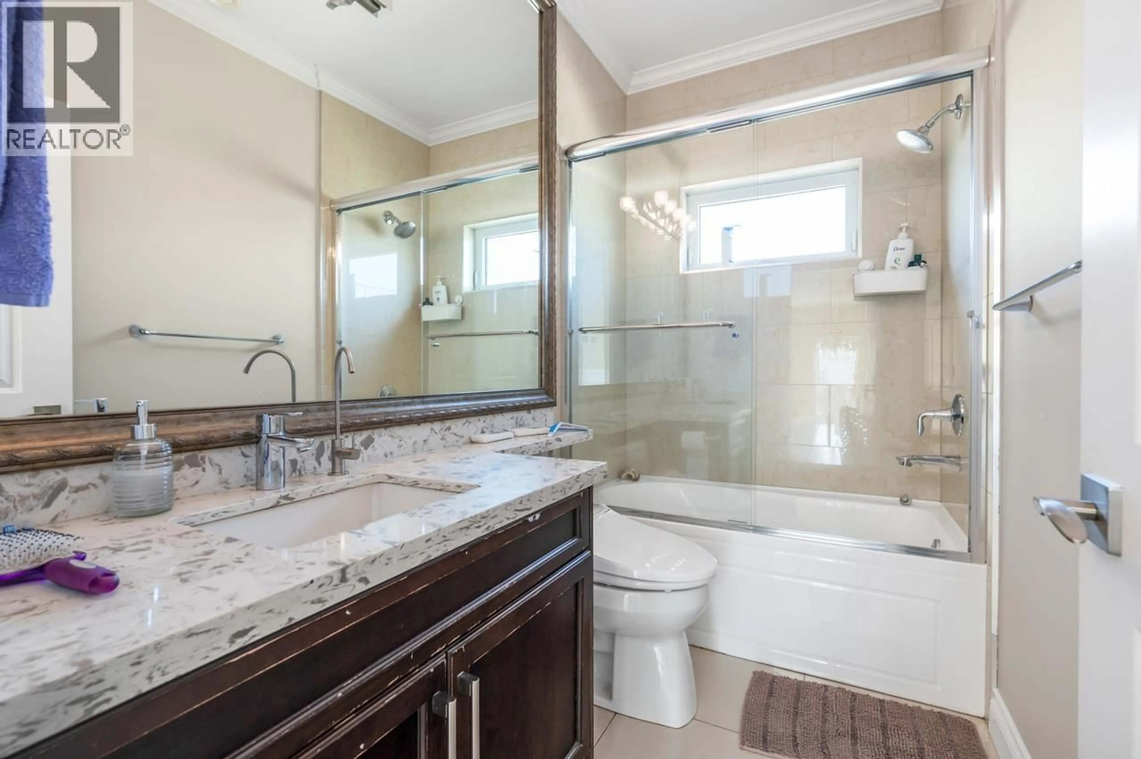 Standard bathroom, ceramic/tile floor for 3789 CLINTON STREET, Burnaby British Columbia V5J2J9