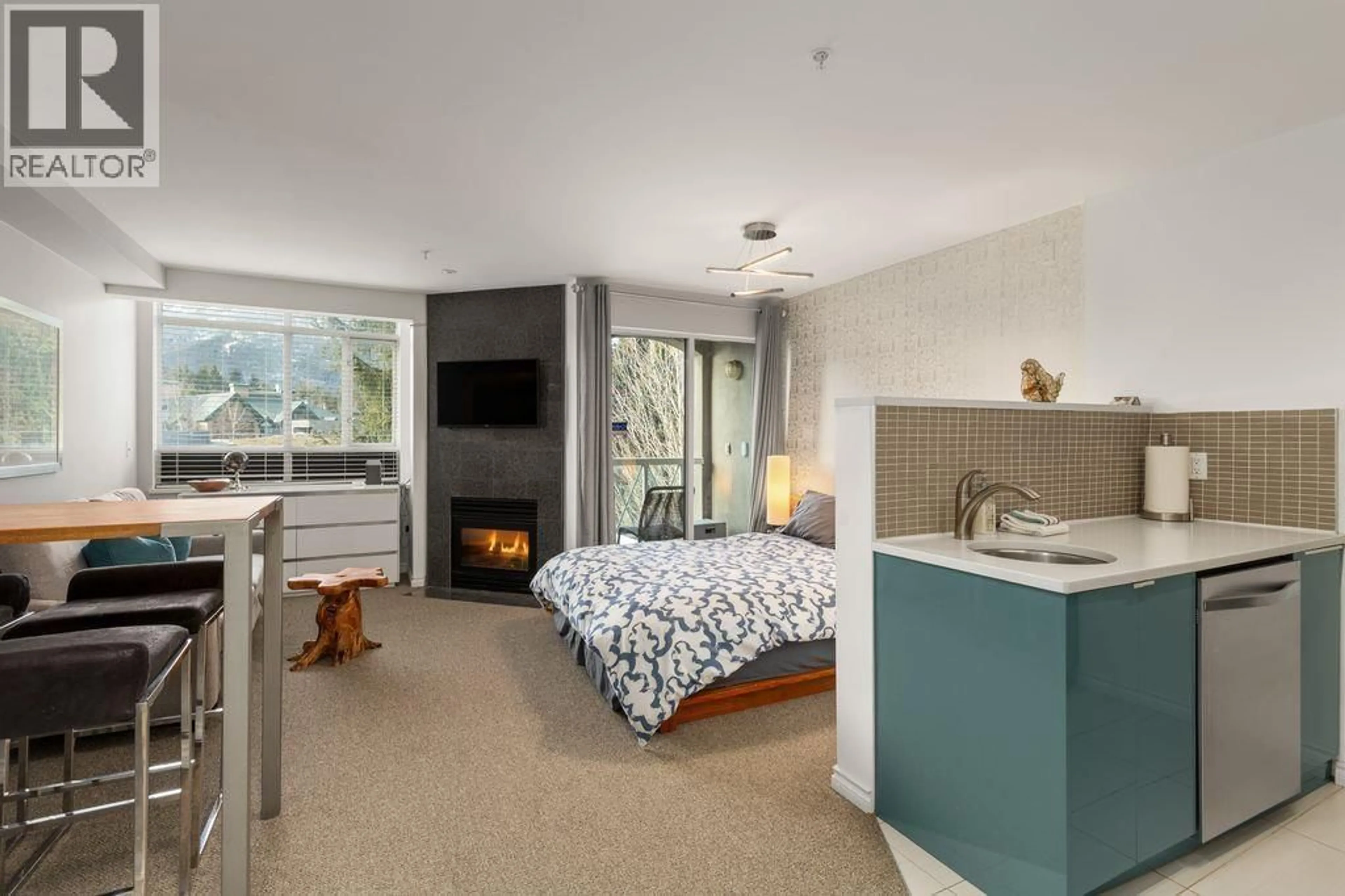 Bedroom with bed, unknown for 348 - 4314 MAIN STREET, Whistler British Columbia V8E1A8