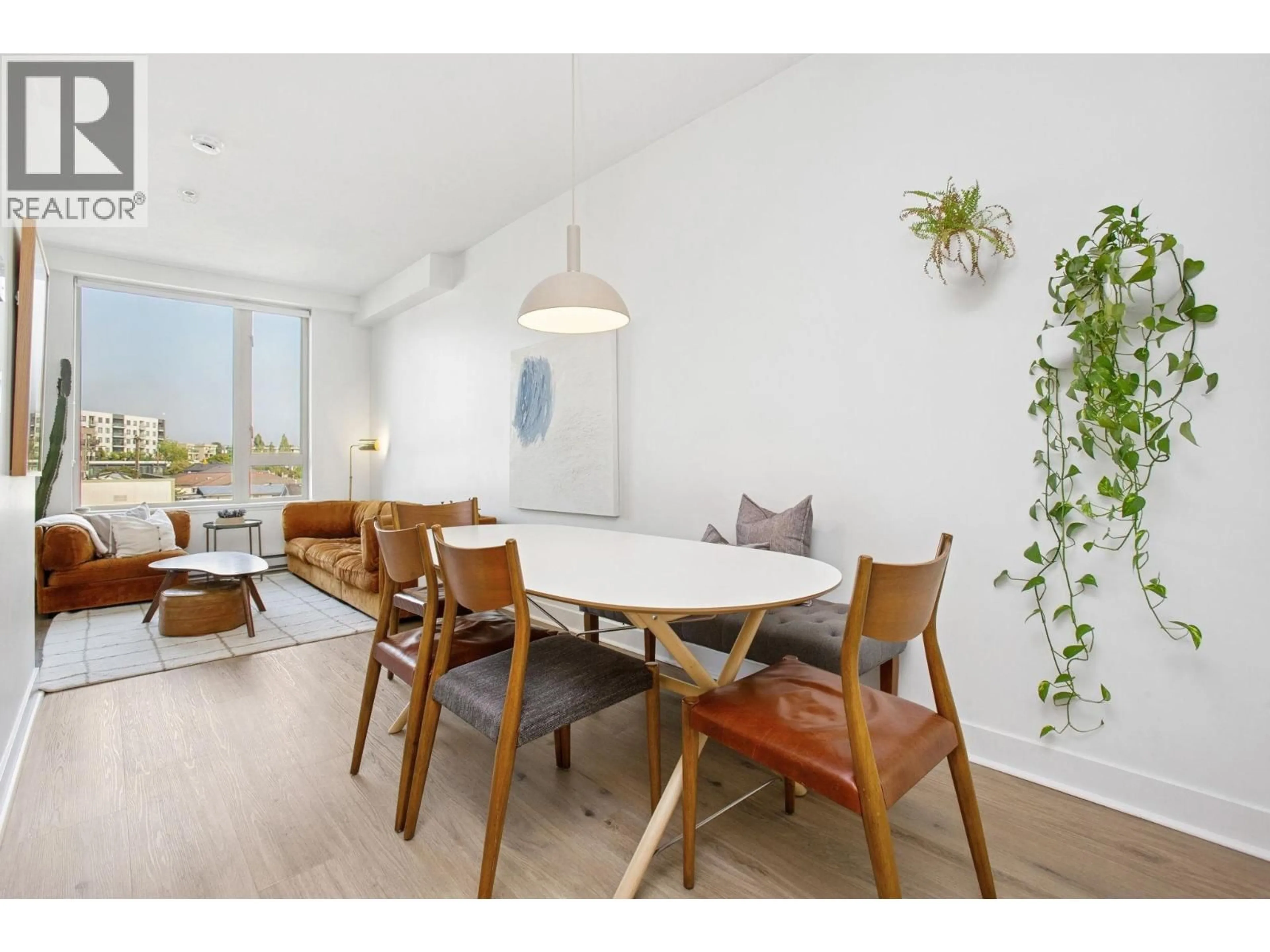 Dining room, wood/laminate floor for 308 - 688 17TH AVENUE, Vancouver British Columbia V5V0A8