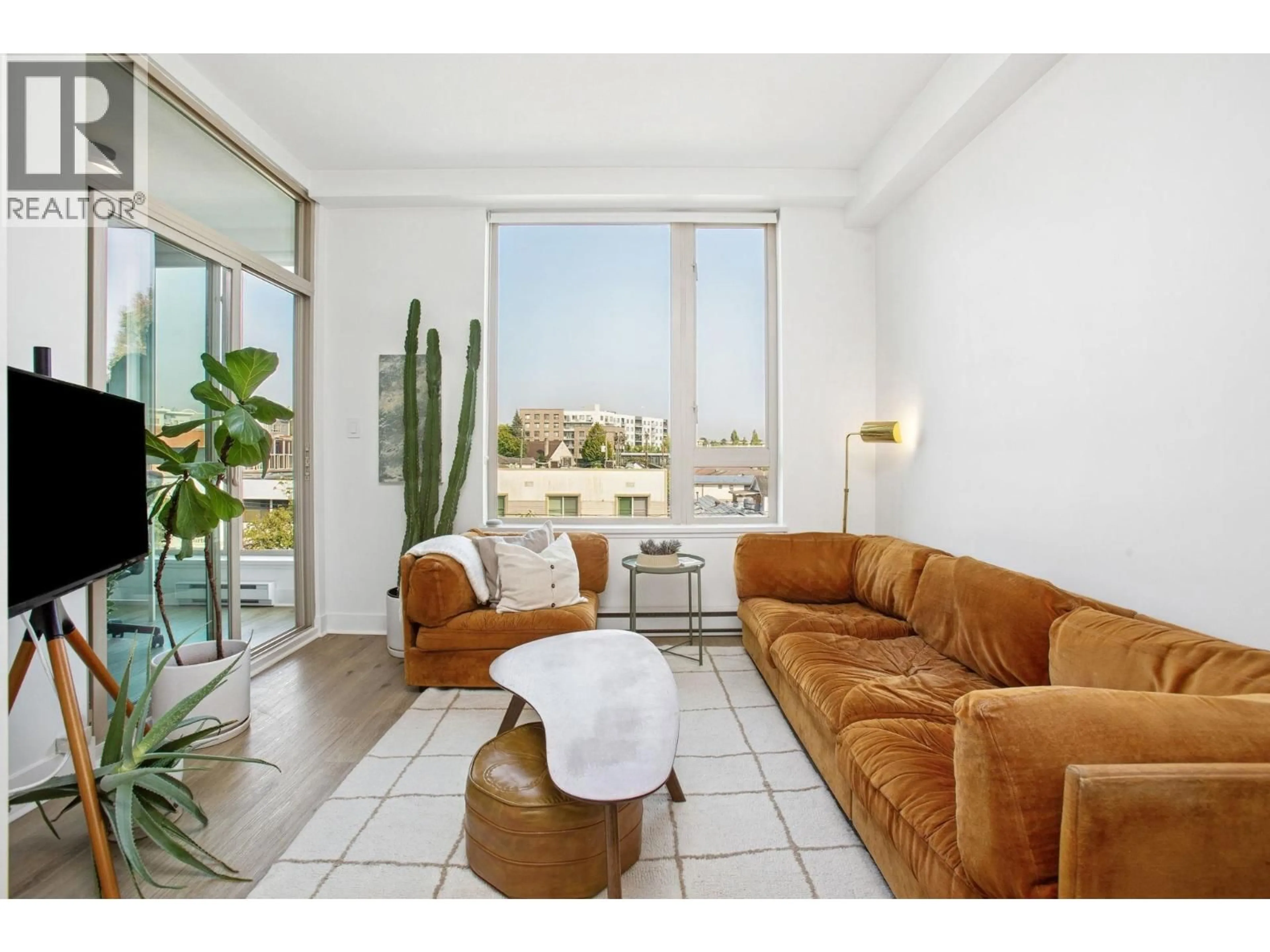 Living room with furniture, unknown for 308 - 688 17TH AVENUE, Vancouver British Columbia V5V0A8