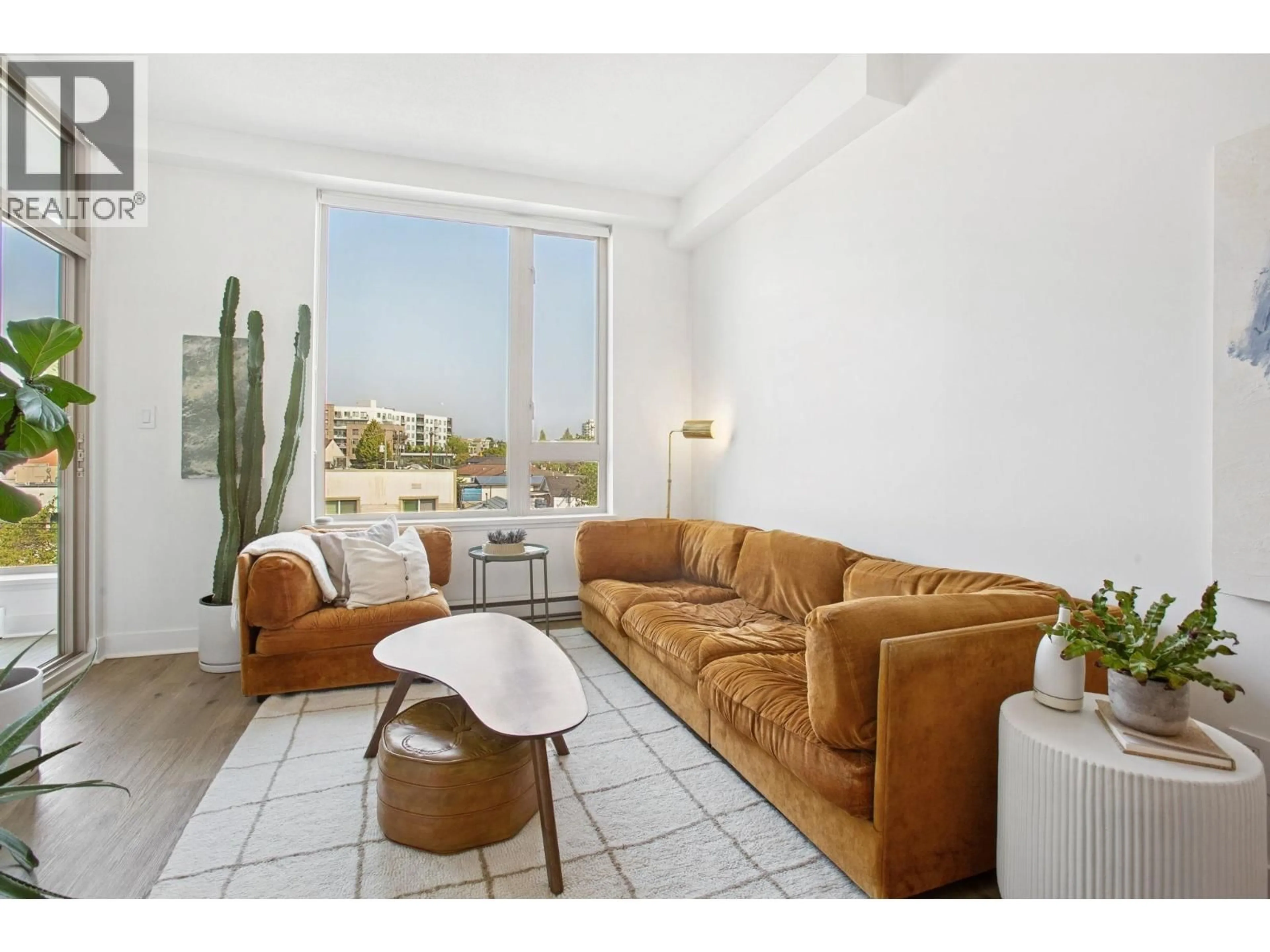 Living room with furniture, unknown for 308 - 688 17TH AVENUE, Vancouver British Columbia V5V0A8