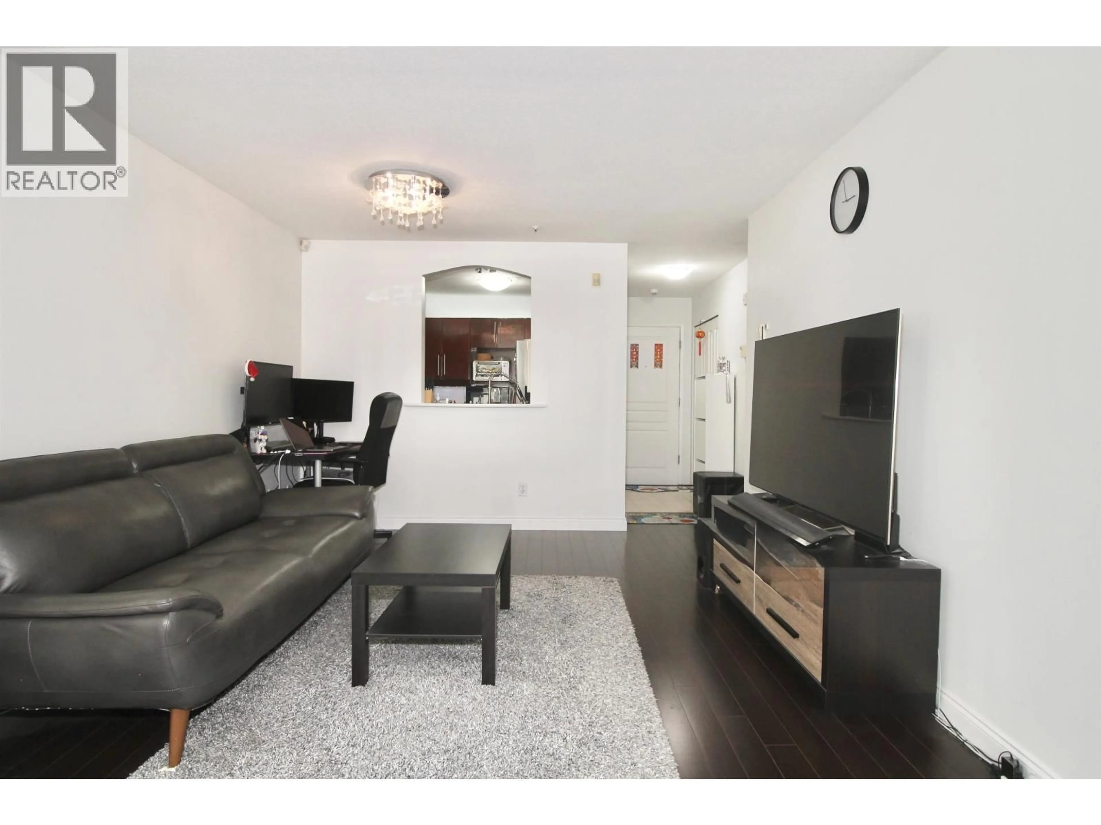 Living room with furniture, wood/laminate floor for 115 - 8180 JONES ROAD, Richmond British Columbia V6Y3Z6