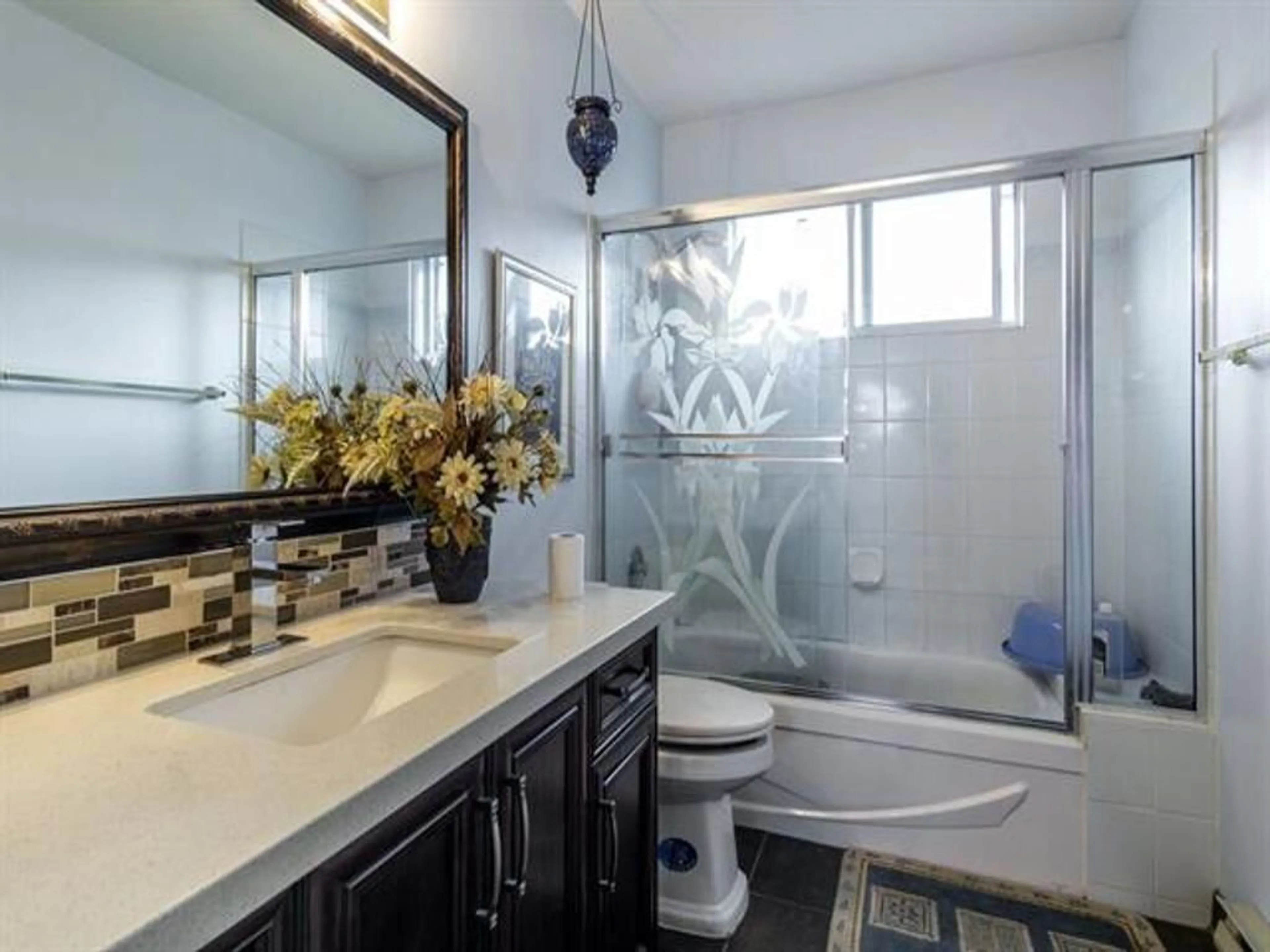 Standard bathroom, ceramic/tile floor for 32350 GOLDEN AVENUE WEST, Abbotsford British Columbia V2T5A9