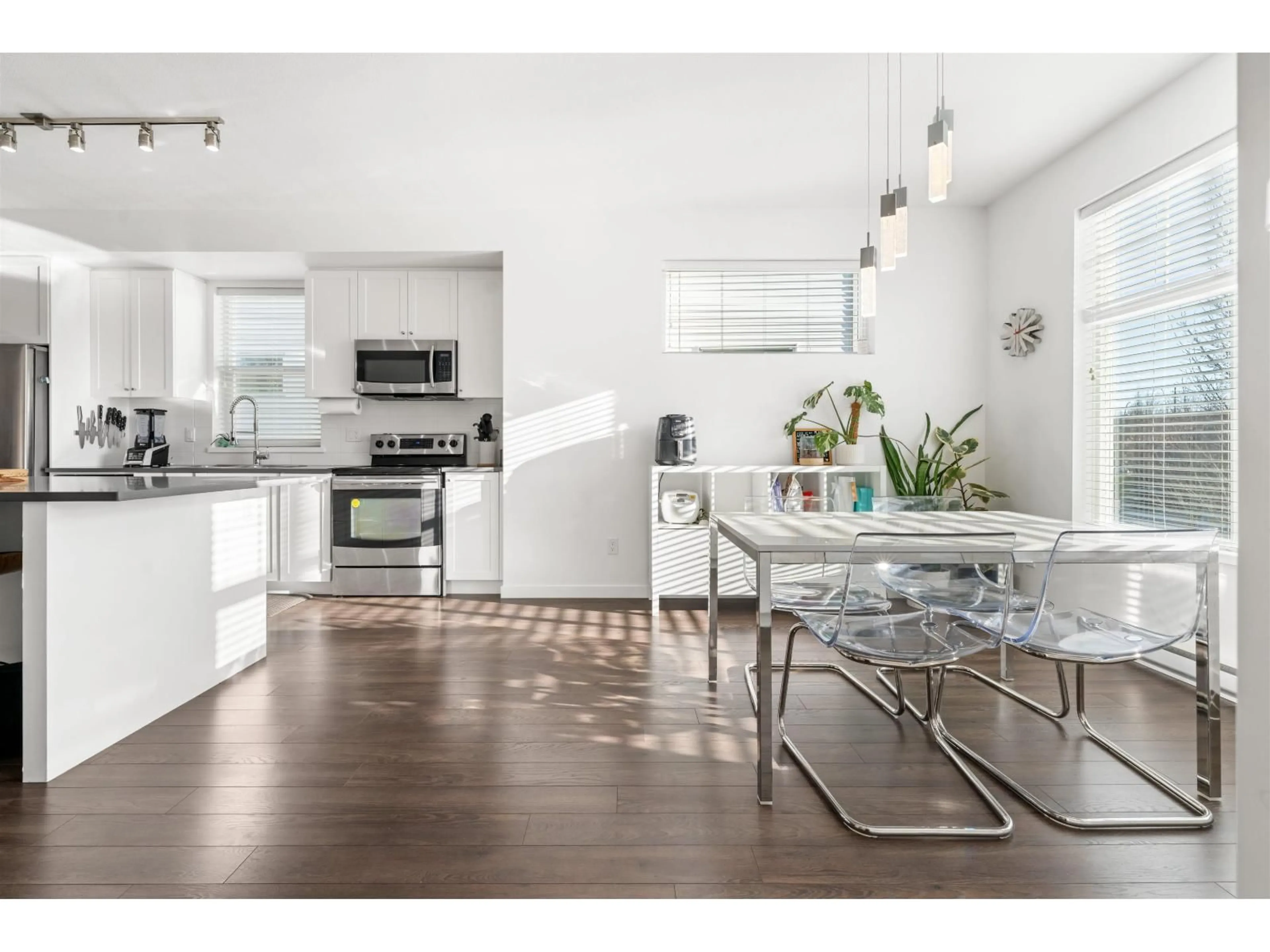 Open concept kitchen, unknown for 17 - 18681 68 AVENUE, Surrey British Columbia V4N5V1