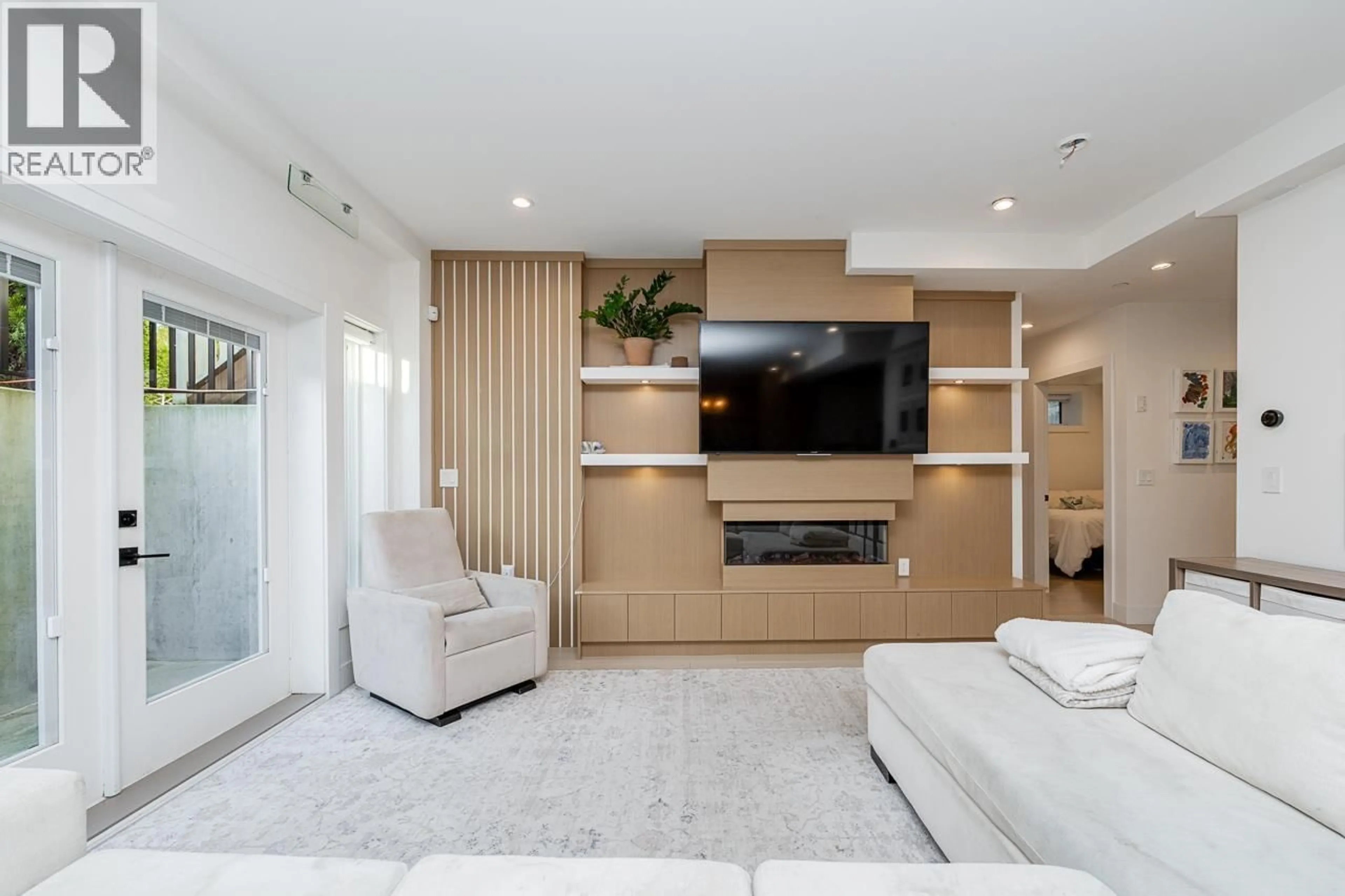 Home theater for 3896 WELWYN STREET, Vancouver British Columbia V5N3Y9