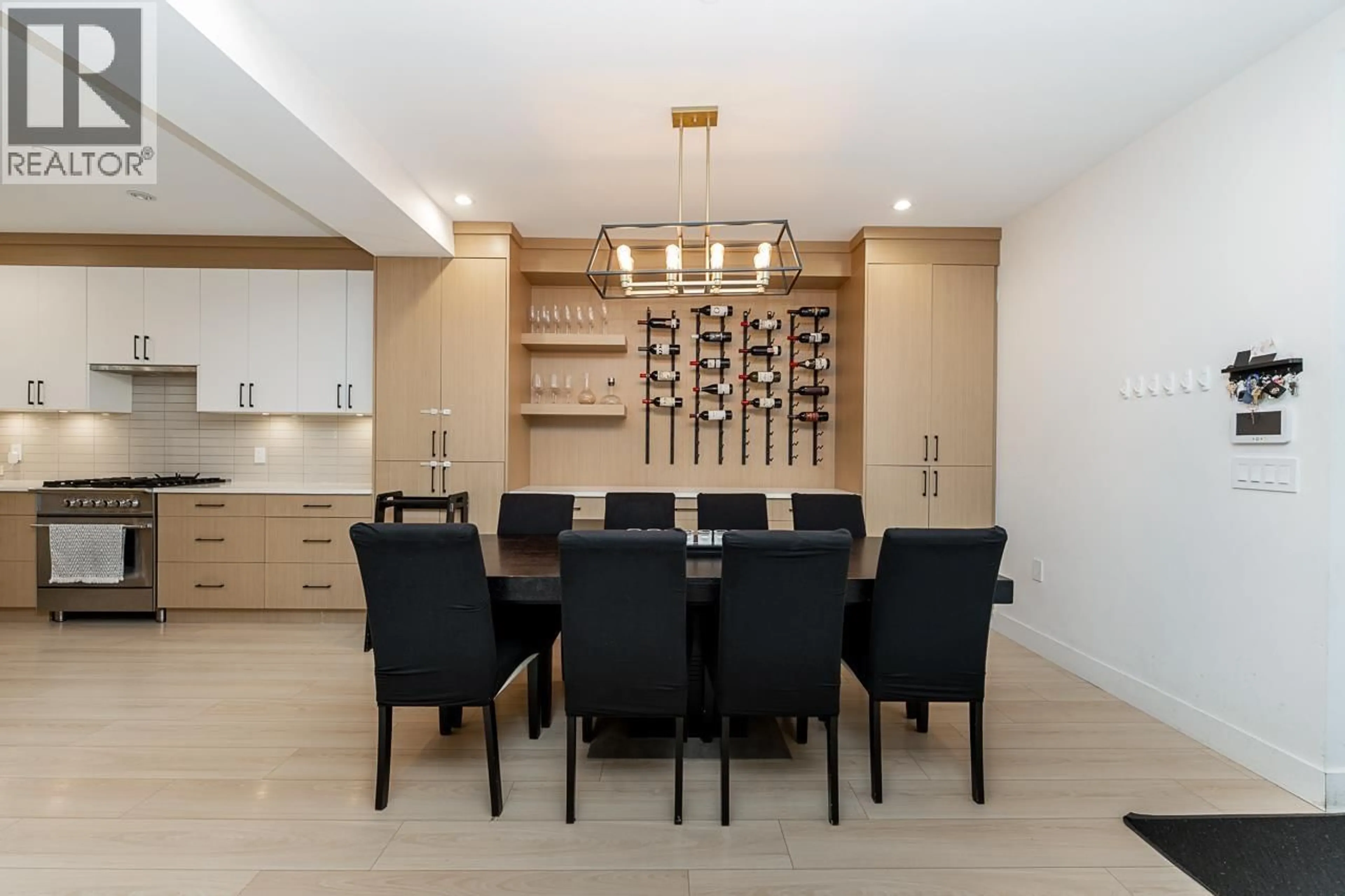 Dining room, wood/laminate floor for 3896 WELWYN STREET, Vancouver British Columbia V5N3Y9
