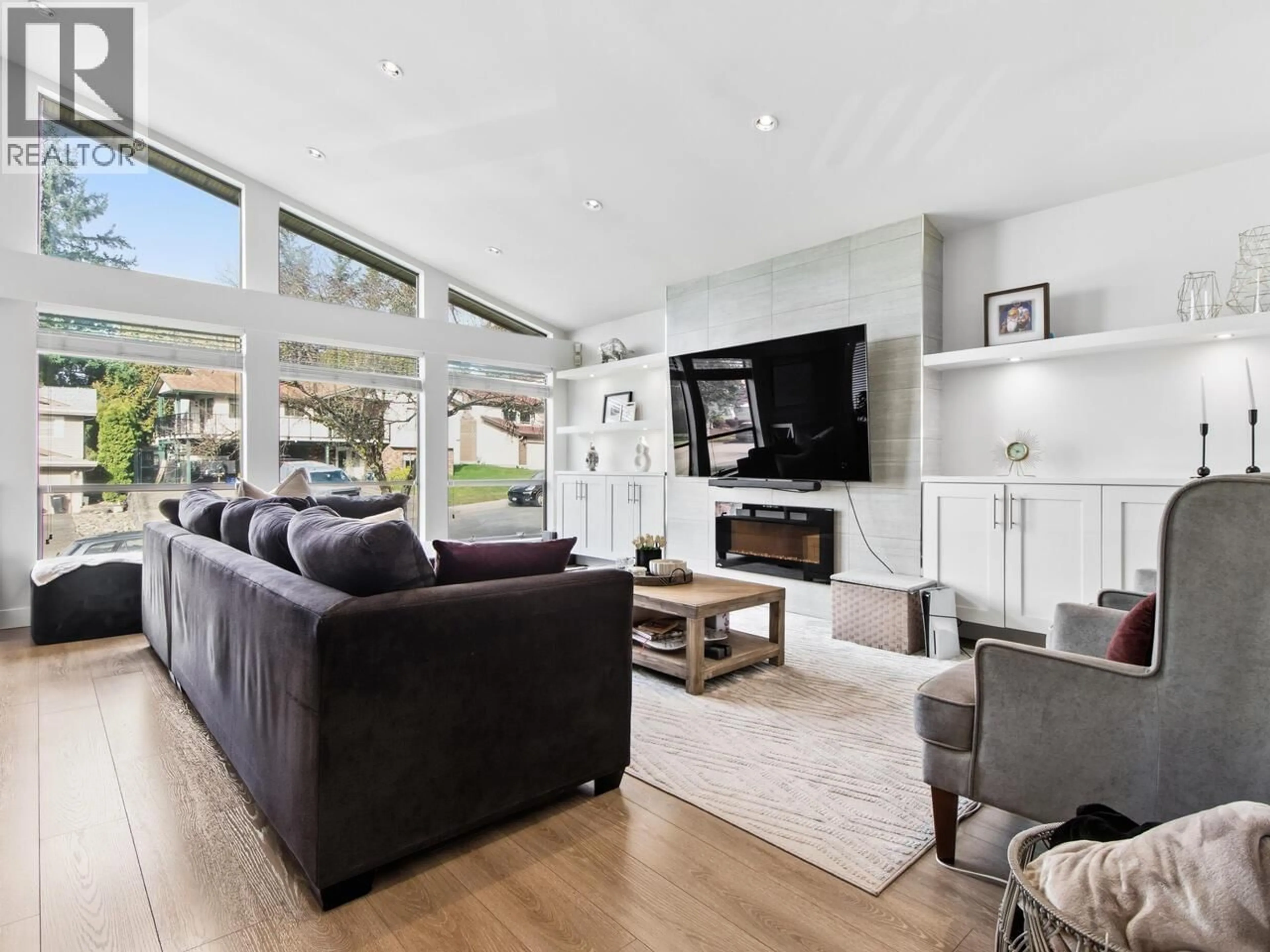 Living room with furniture, unknown for 7640 LAWRENCE DRIVE, Burnaby British Columbia V5A1T6