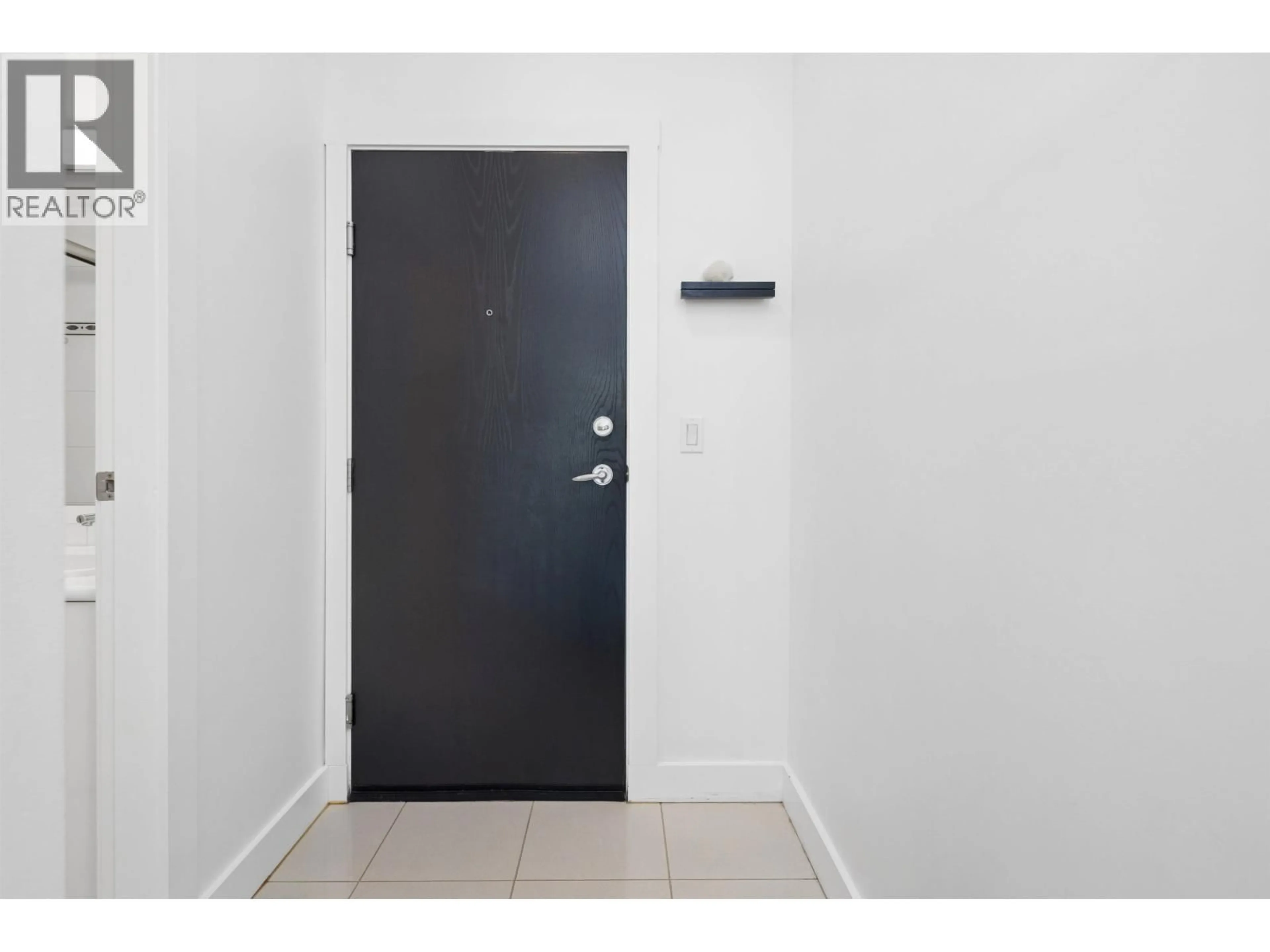 Indoor entryway for 1605 - 1239 GEORGIA STREET, Vancouver British Columbia V6E4R8