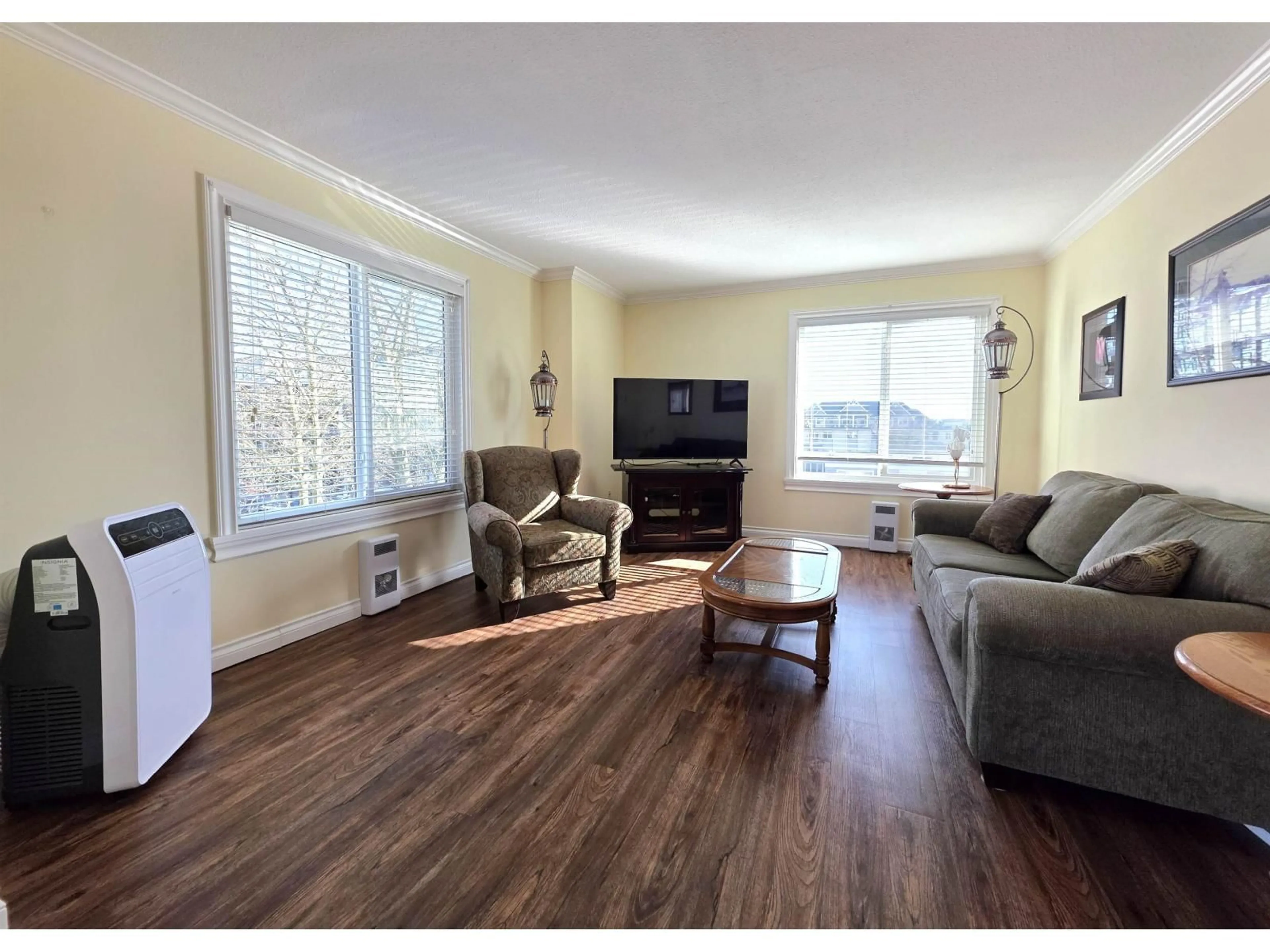 Living room with furniture, wood/laminate floor for 301 - 17695 58 AVENUE, Surrey British Columbia V3S1L5