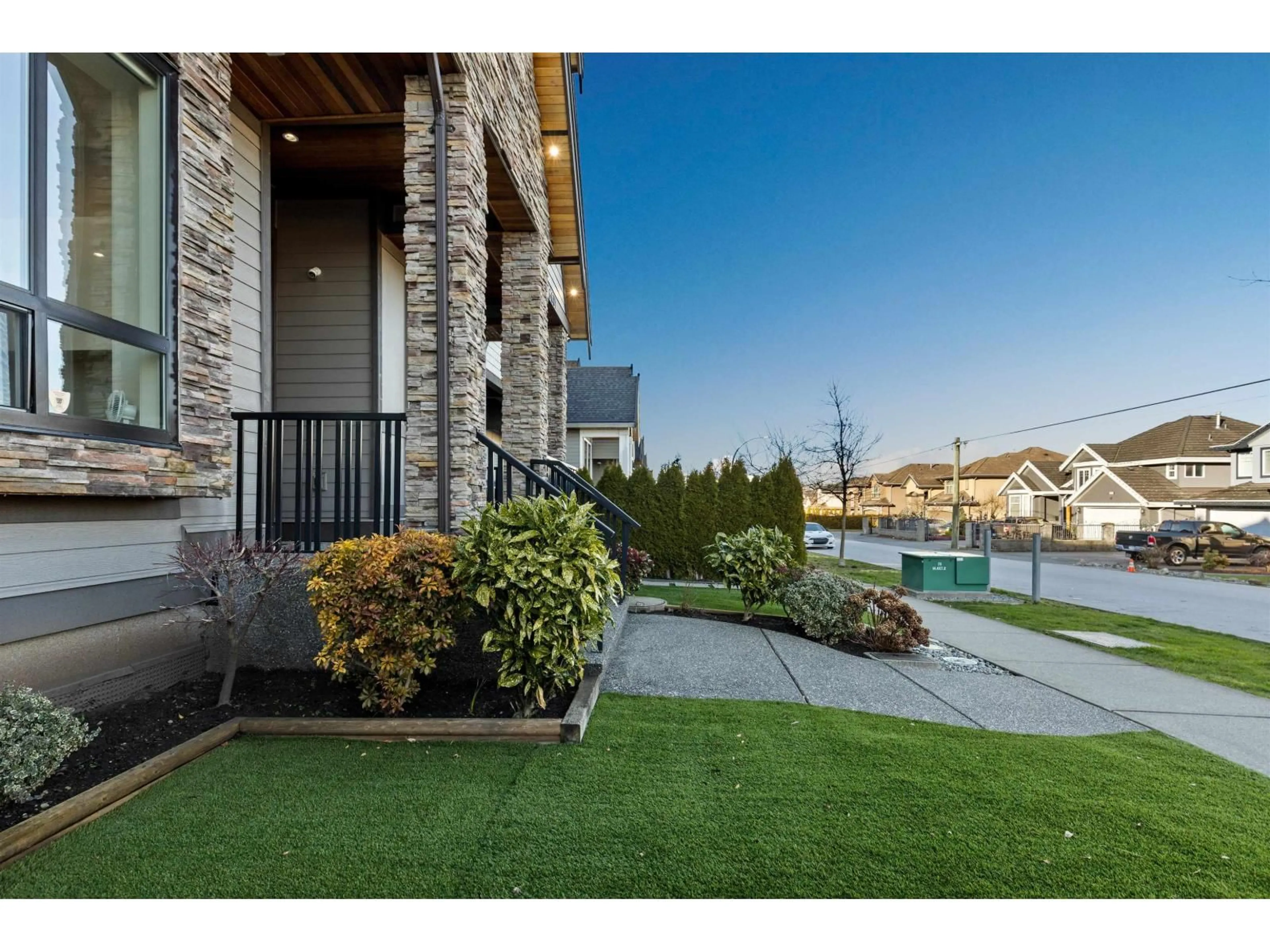 Patio, street for 6631 121A STREET, Surrey British Columbia V4C4S1