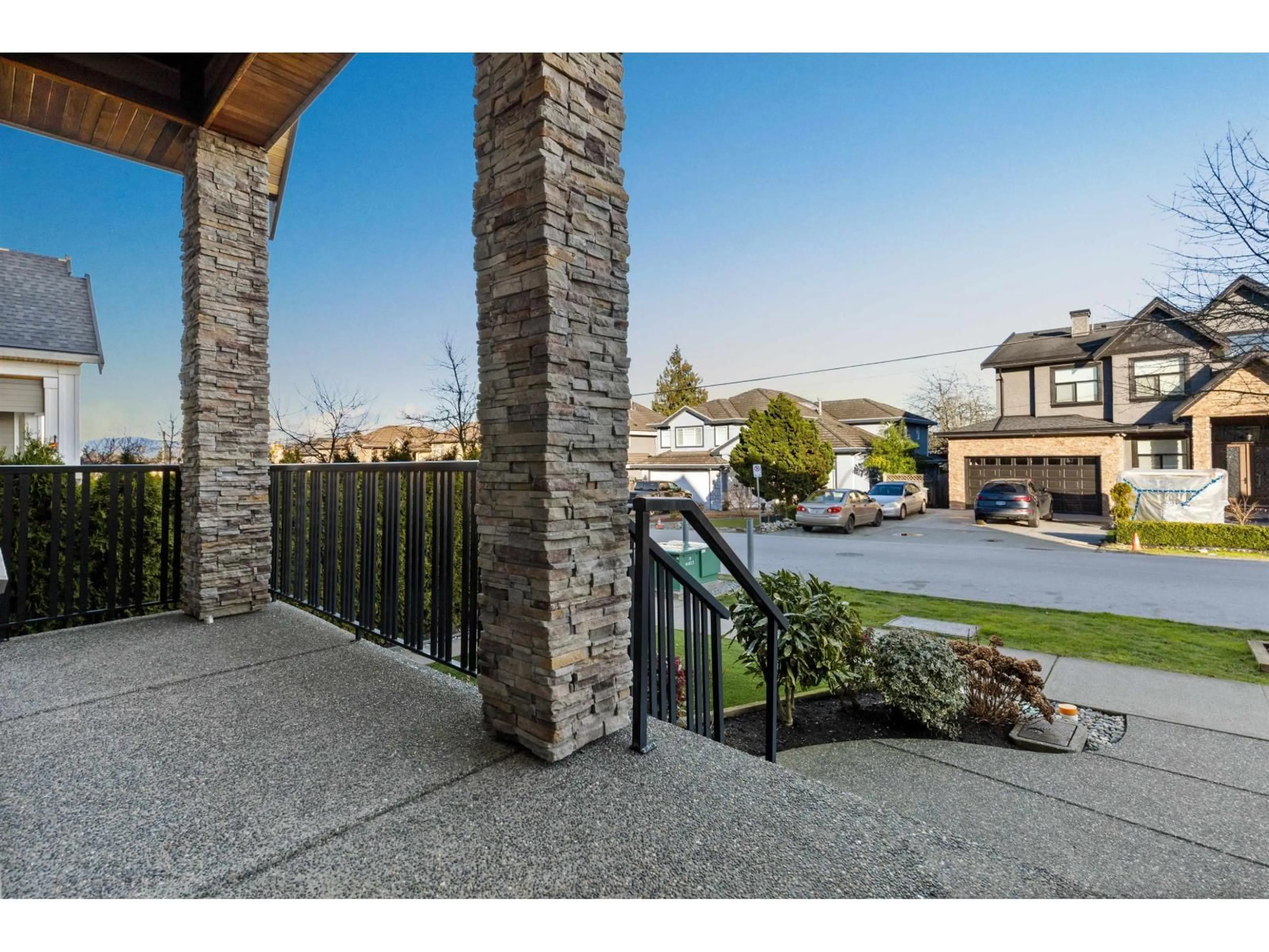 Patio, unknown for 6631 121A STREET, Surrey British Columbia V4C4S1