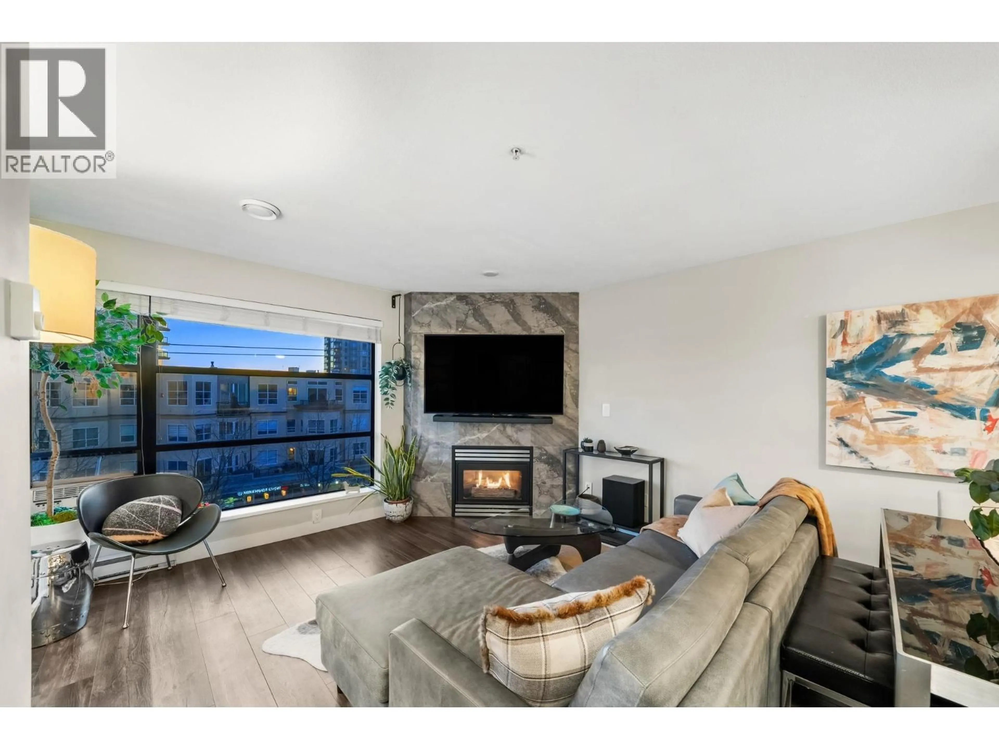 Living room with furniture, unknown for 410 - 124 3RD STREET, North Vancouver British Columbia V7M1E8