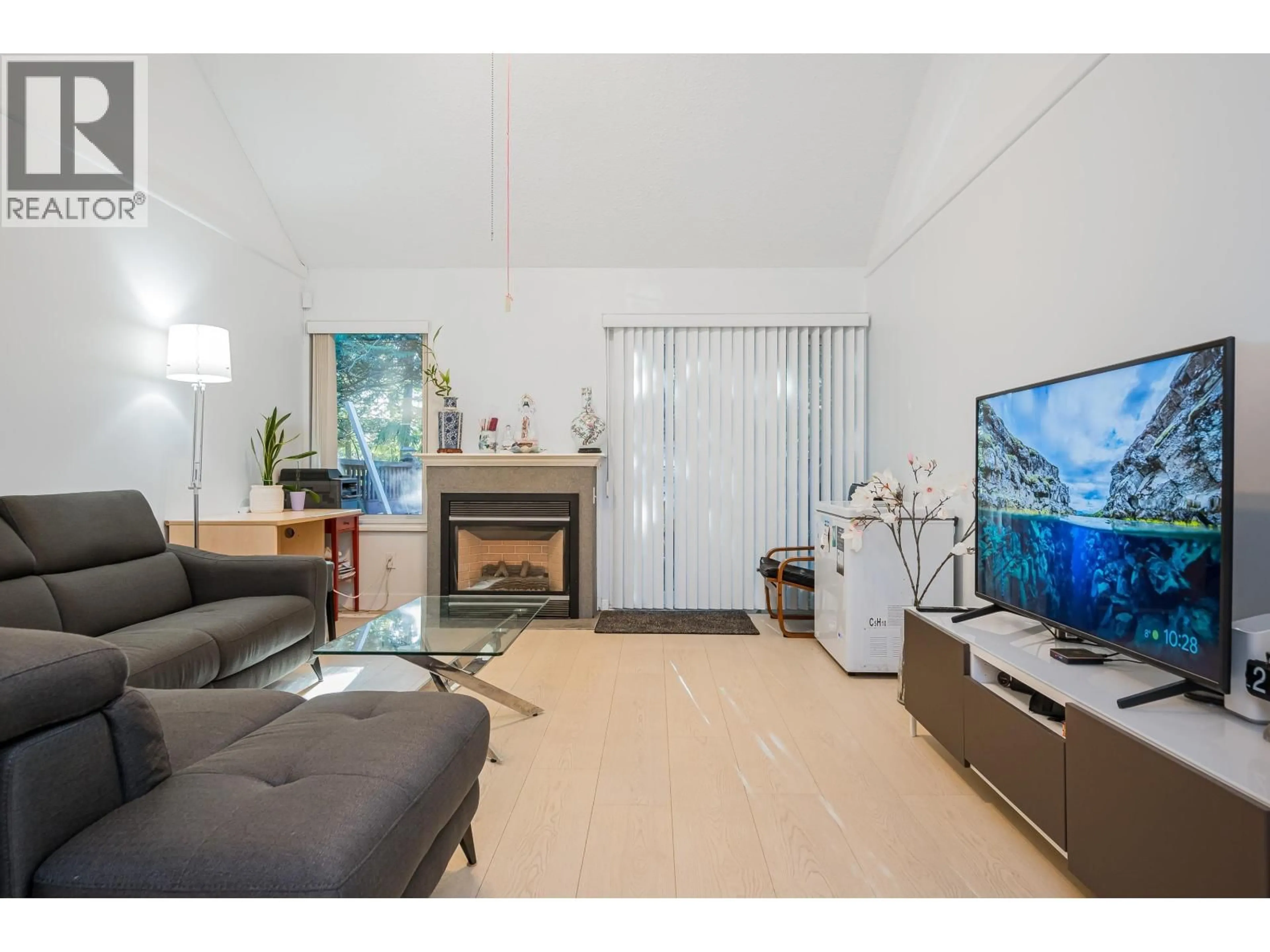 Living room with furniture, wood/laminate floor for 4814 FERNGLEN DRIVE, Burnaby British Columbia V5G3V7